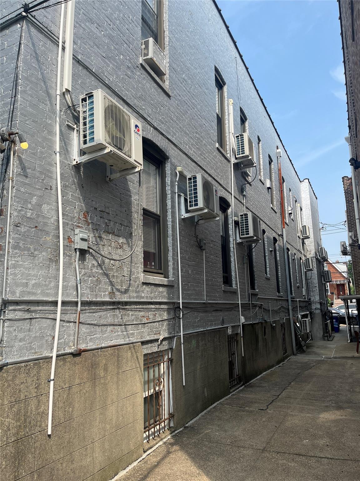 1004 Rhinelander Avenue Property Photo 12