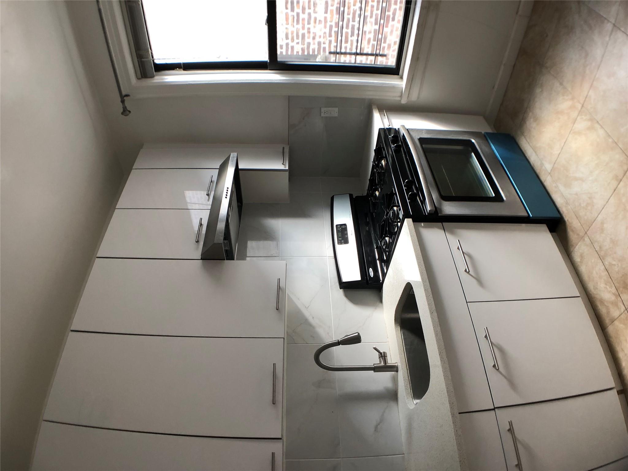 1004 Rhinelander Avenue Property Photo 15