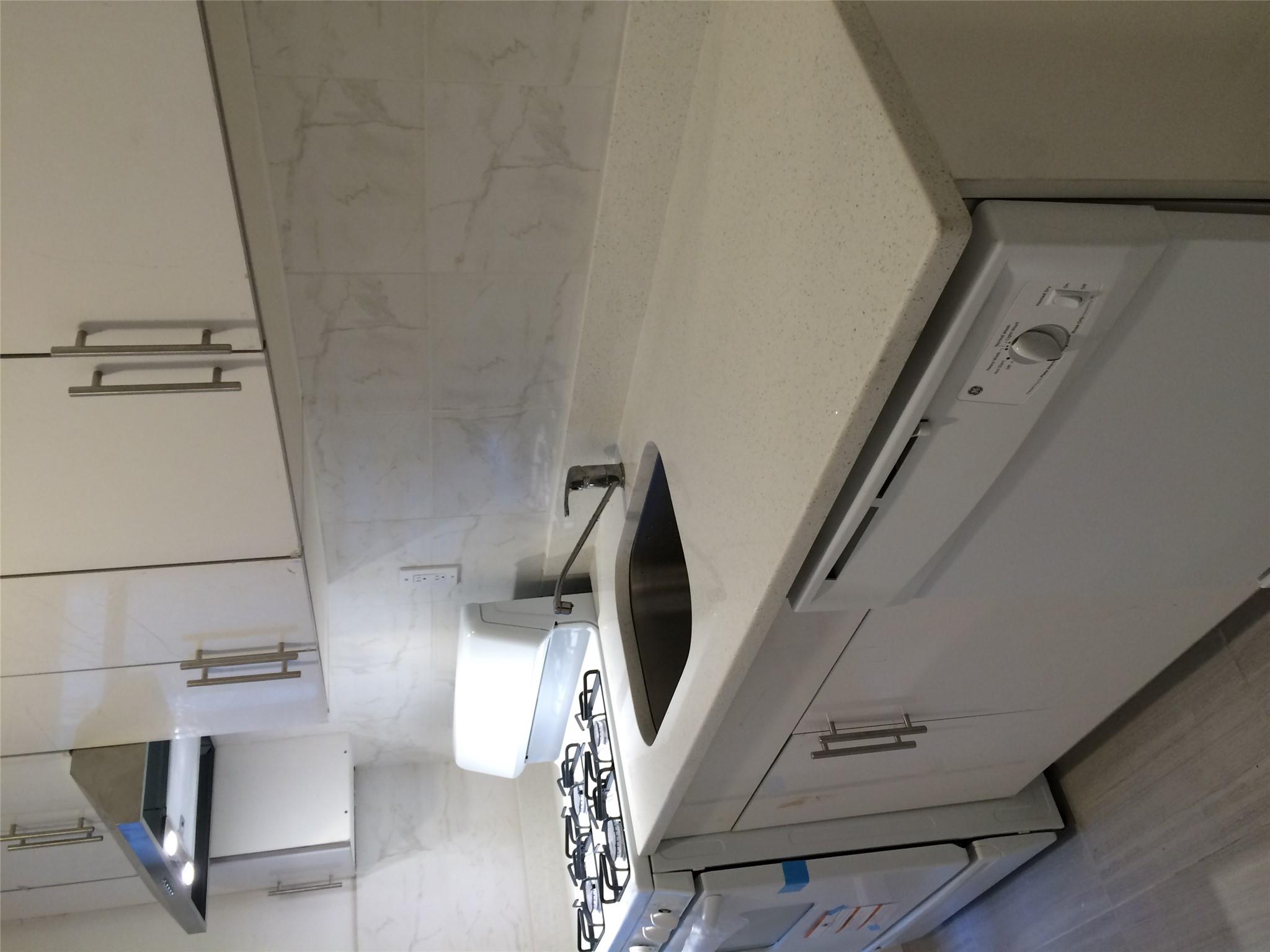 1004 Rhinelander Avenue Property Photo 16