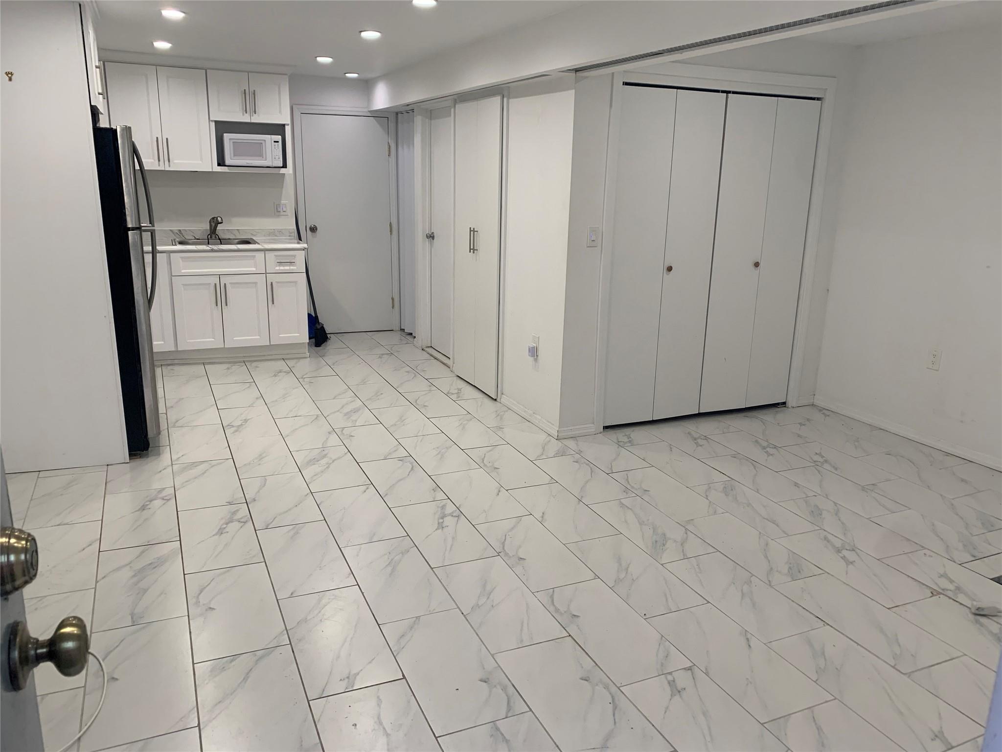 1004 Rhinelander Avenue Property Photo 18