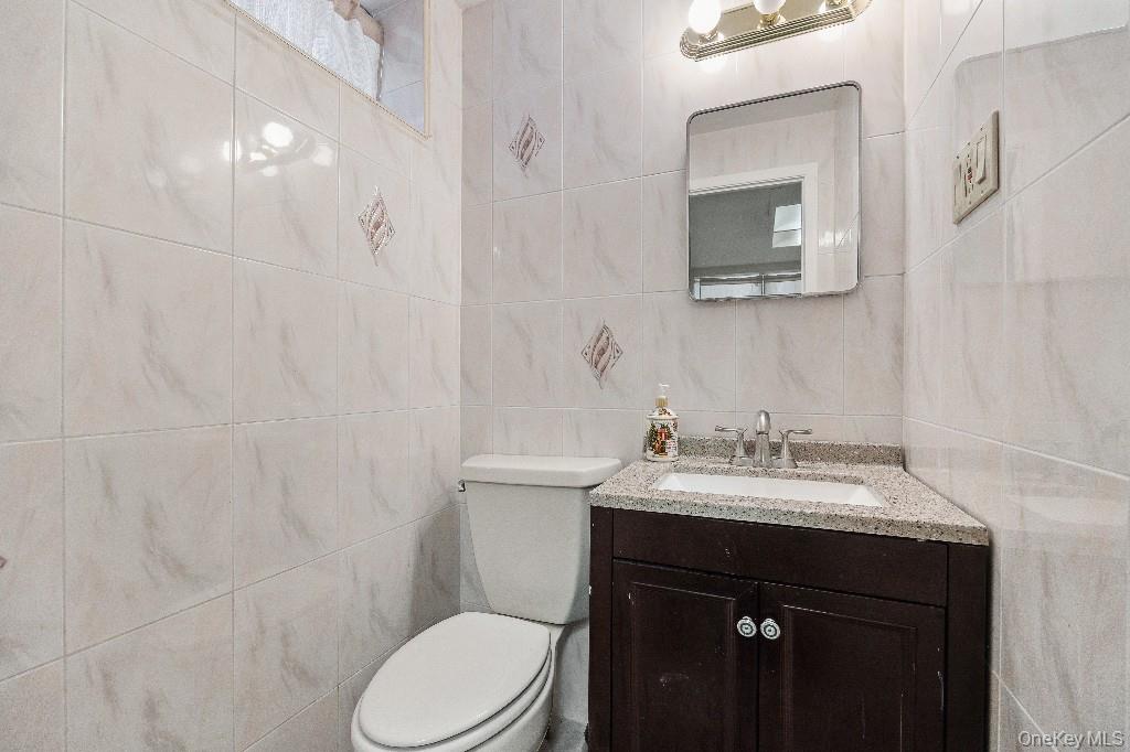 214-04 18th Avenue Property Photo 28