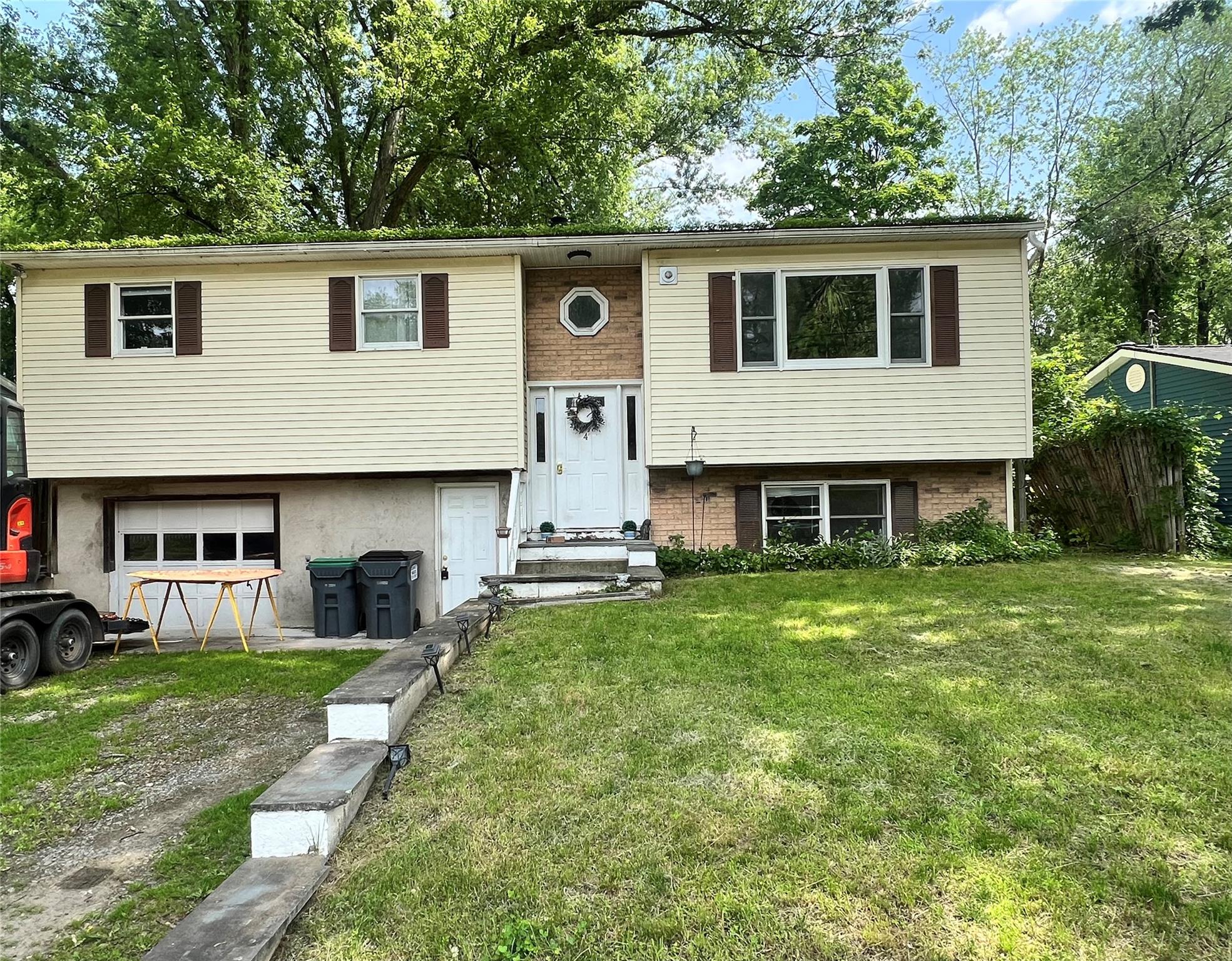 4 Meadow Court Property Photo 1