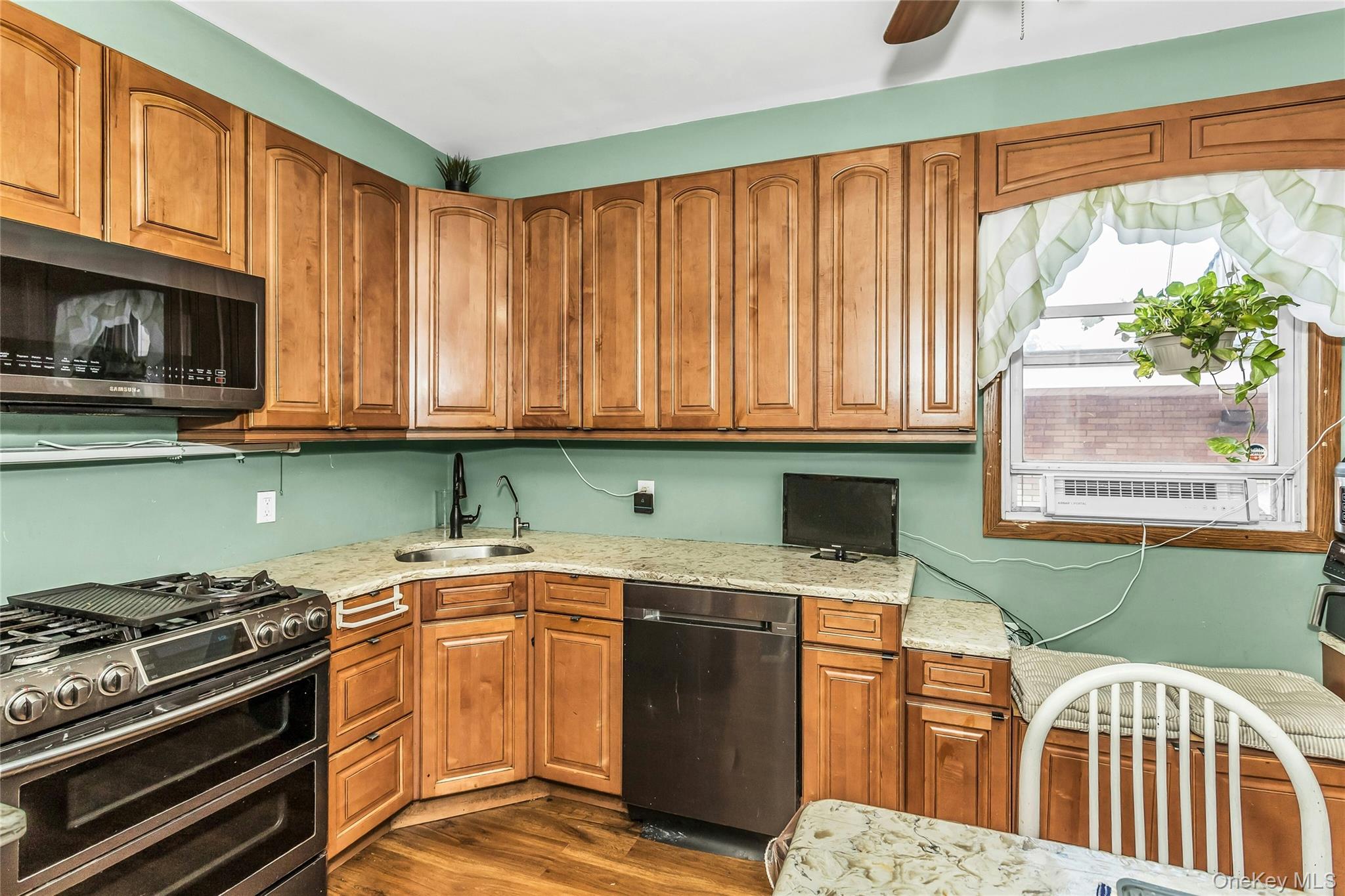 9115 79th Street Property Photo 8