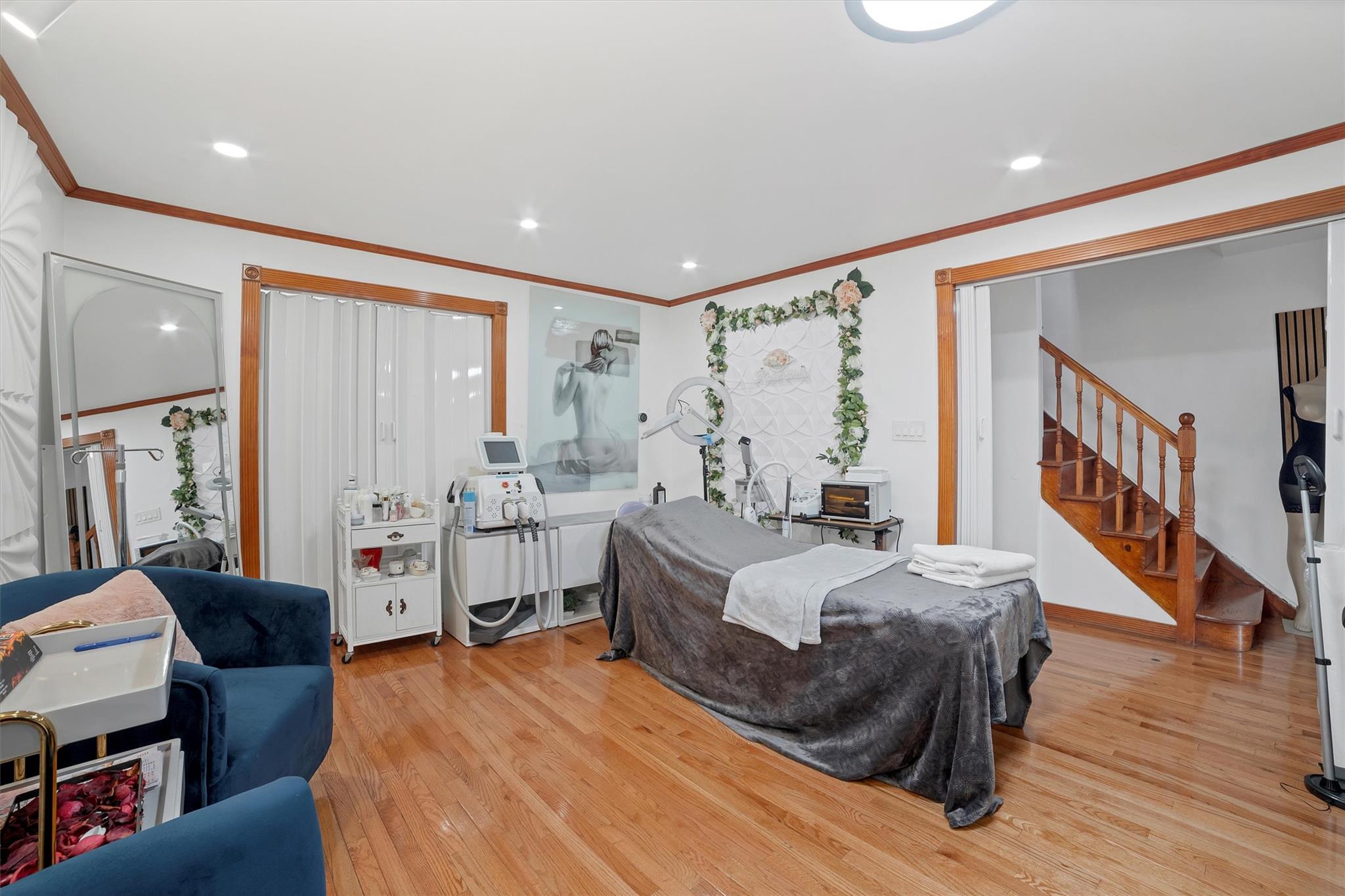 2328 Ellis Avenue Property Photo 3