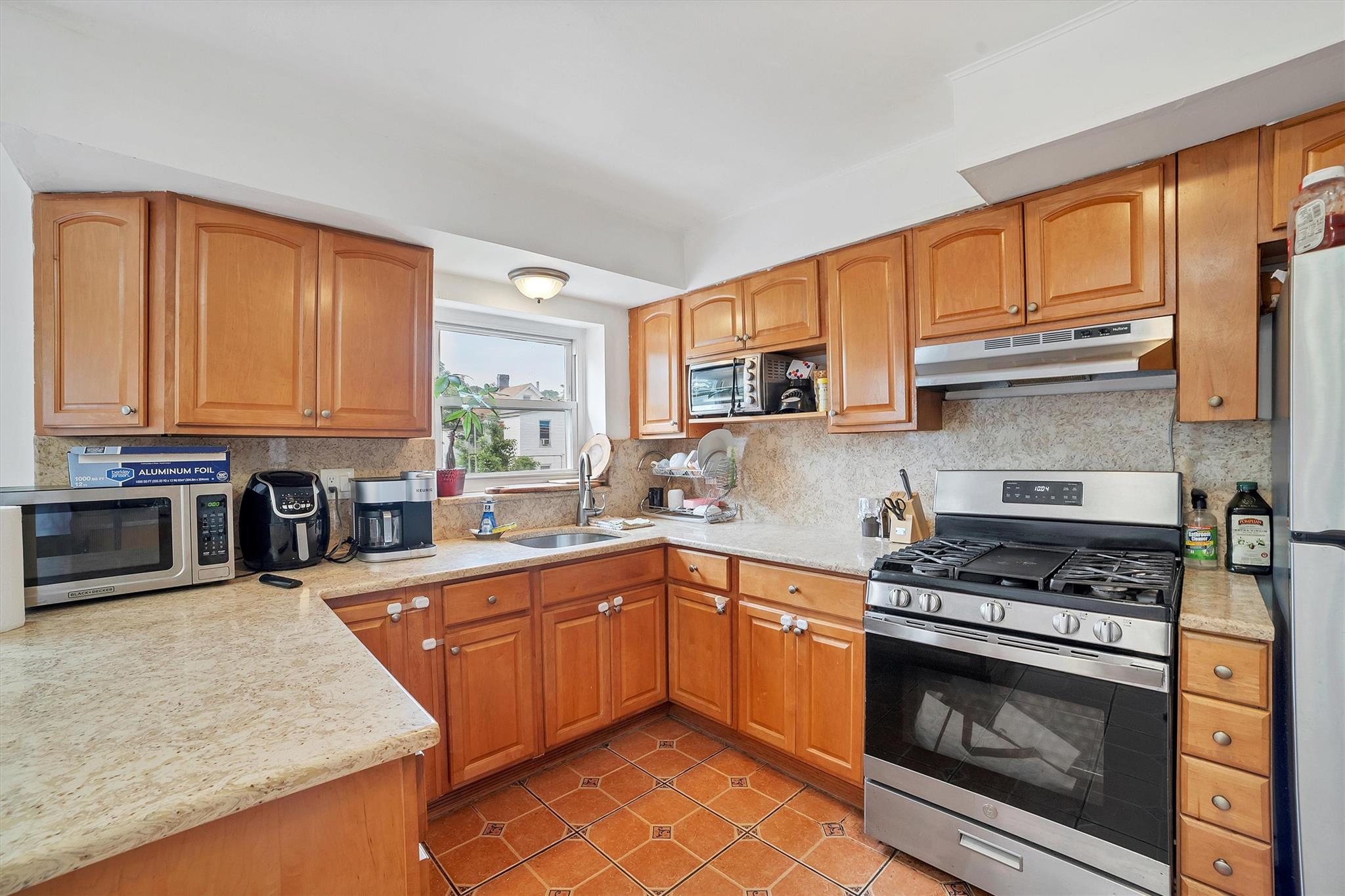 2328 Ellis Avenue Property Photo 4