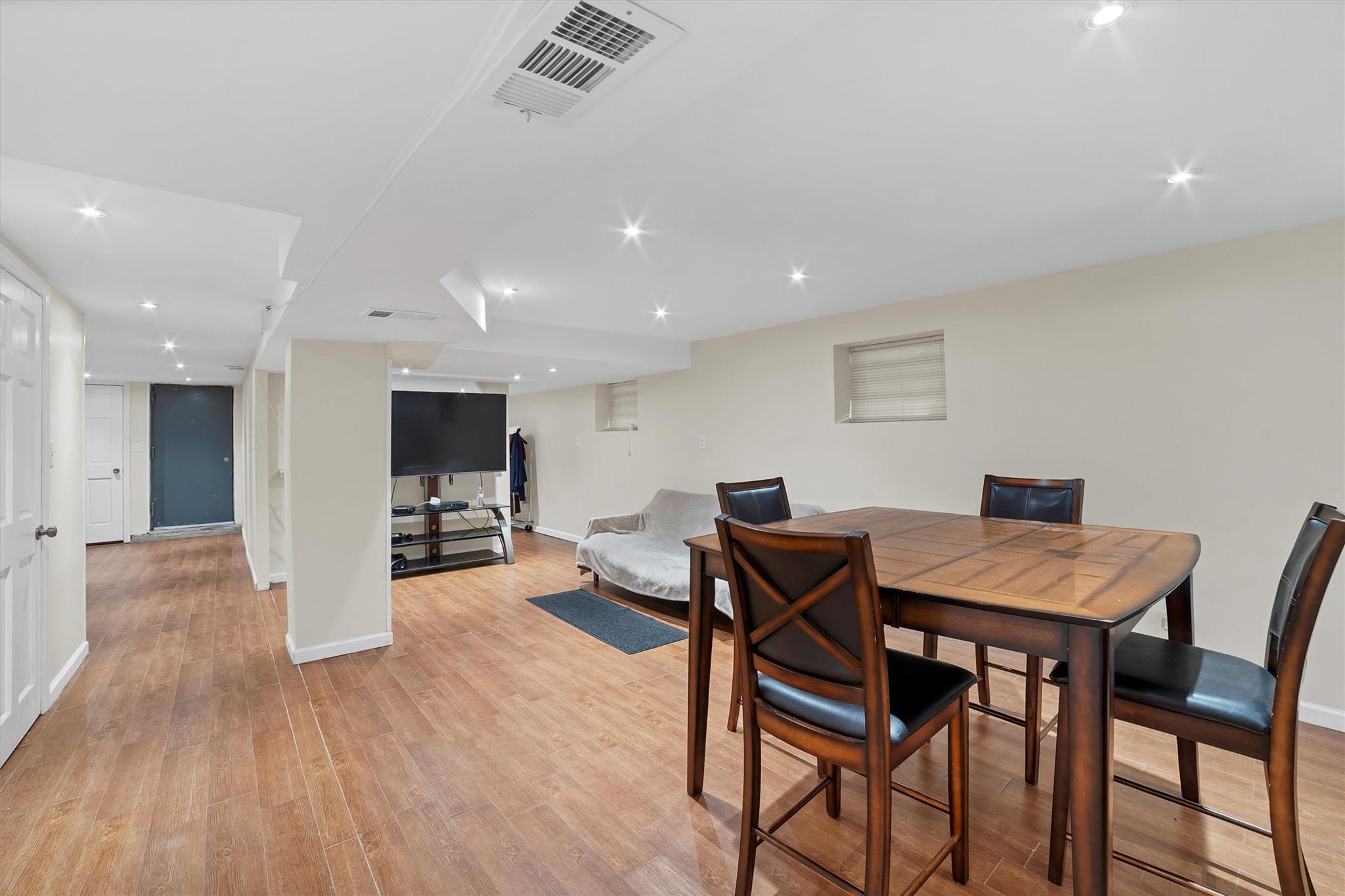 2328 Ellis Avenue Property Photo 5