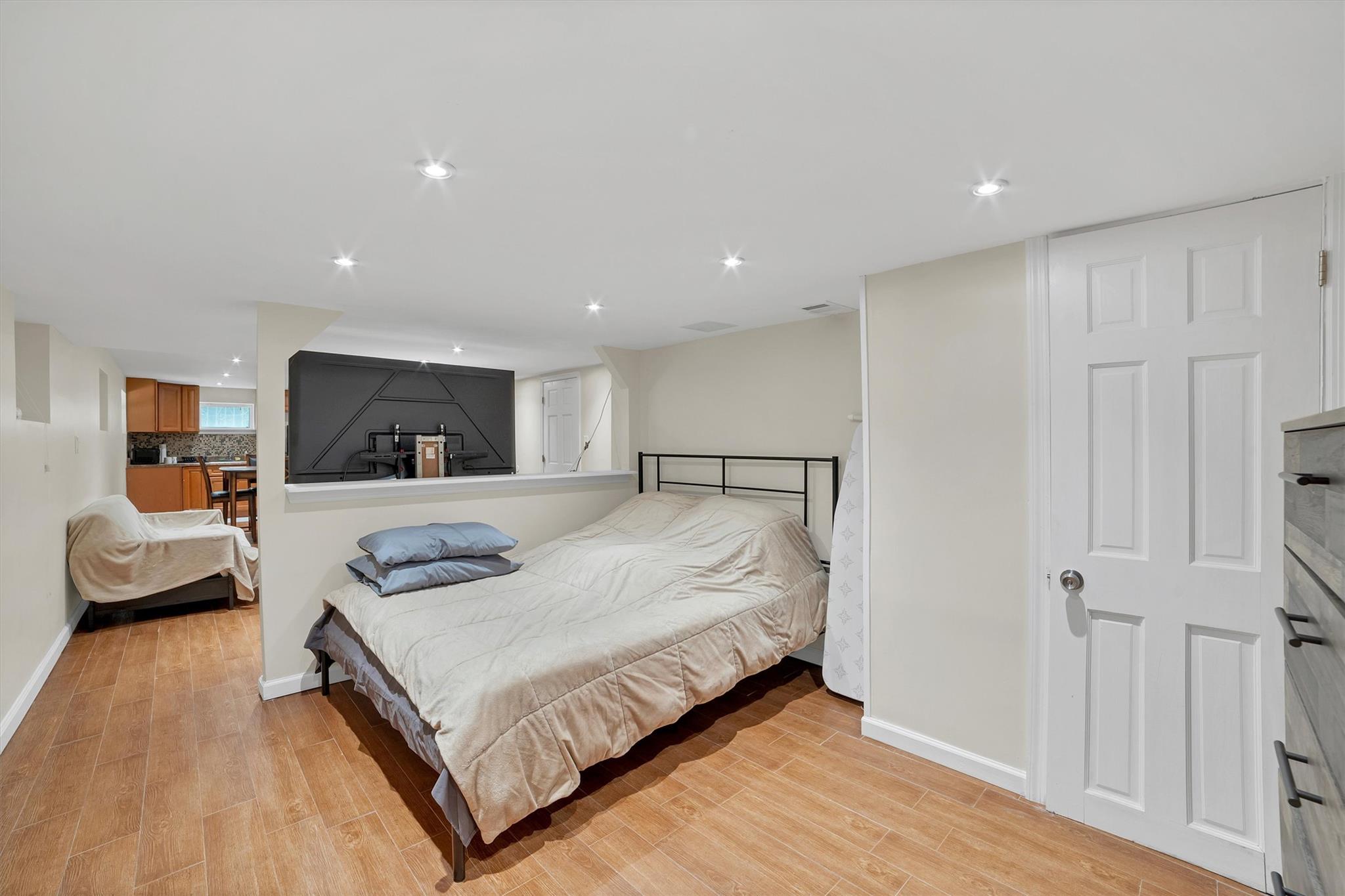 2328 Ellis Avenue Property Photo 6