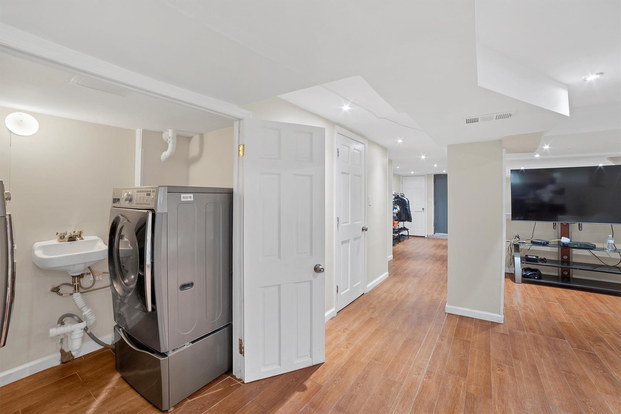 2328 Ellis Avenue Property Photo 7