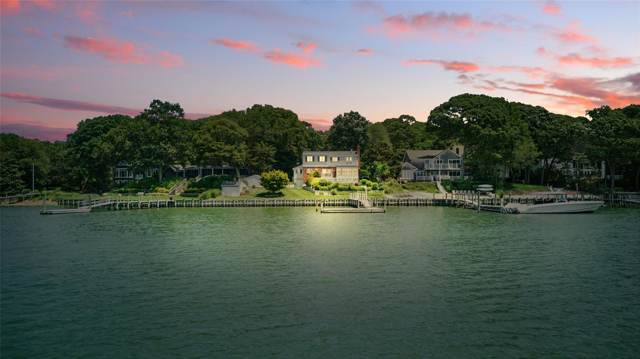 2005 Westview Drive Property Photo 2