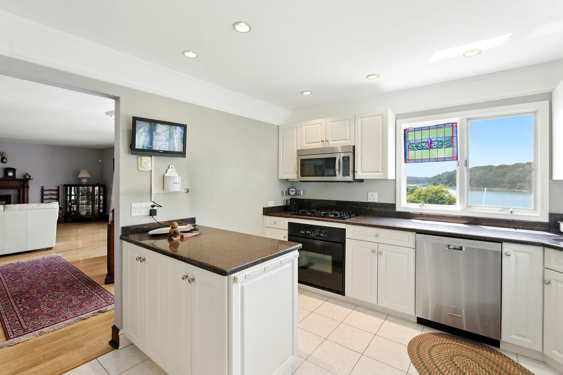 2005 Westview Drive Property Photo 21