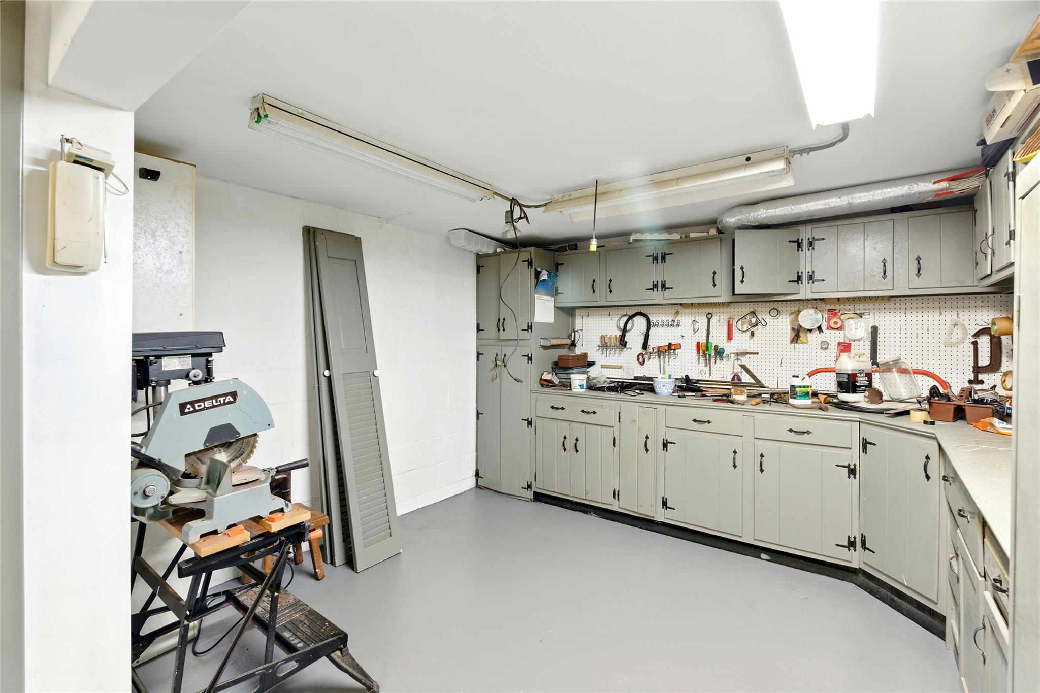 2005 Westview Drive Property Photo 41