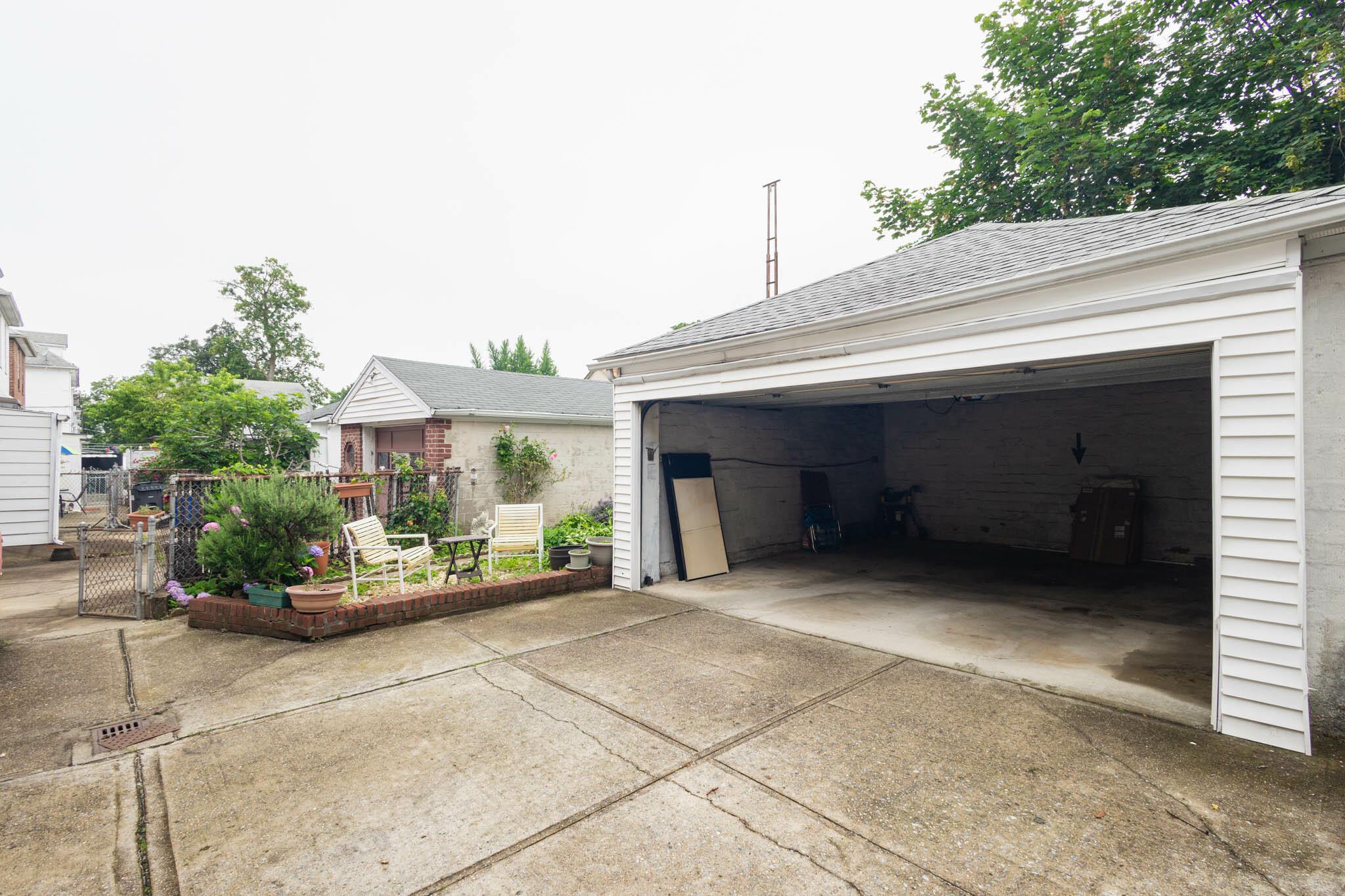 40-29 201 Street A, B, C Property Photo 3