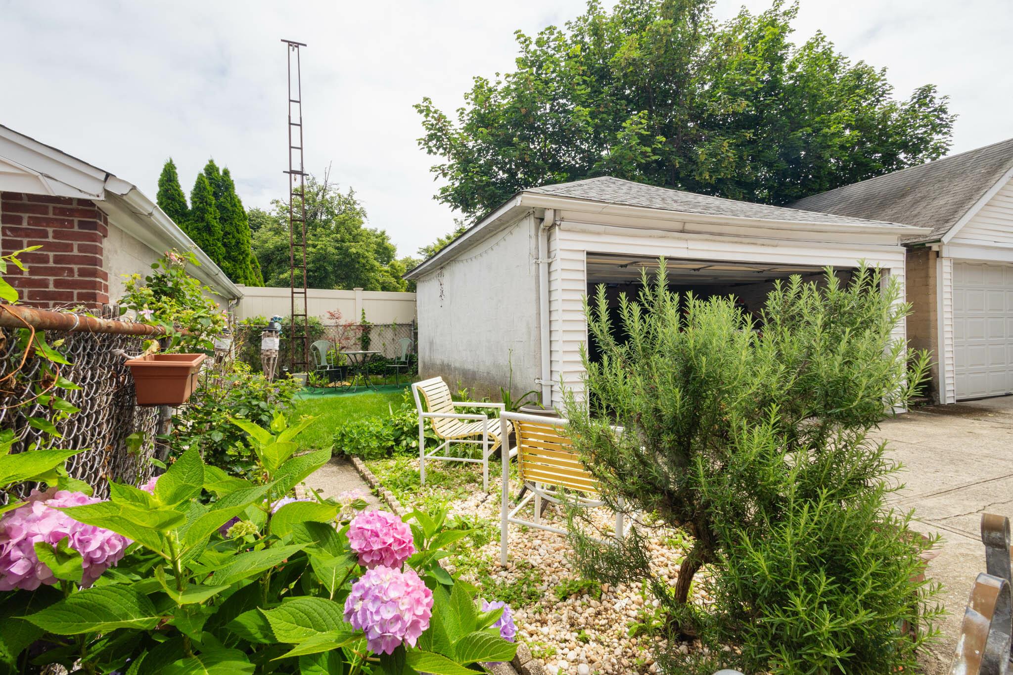 40-29 201 Street A, B, C Property Photo 4