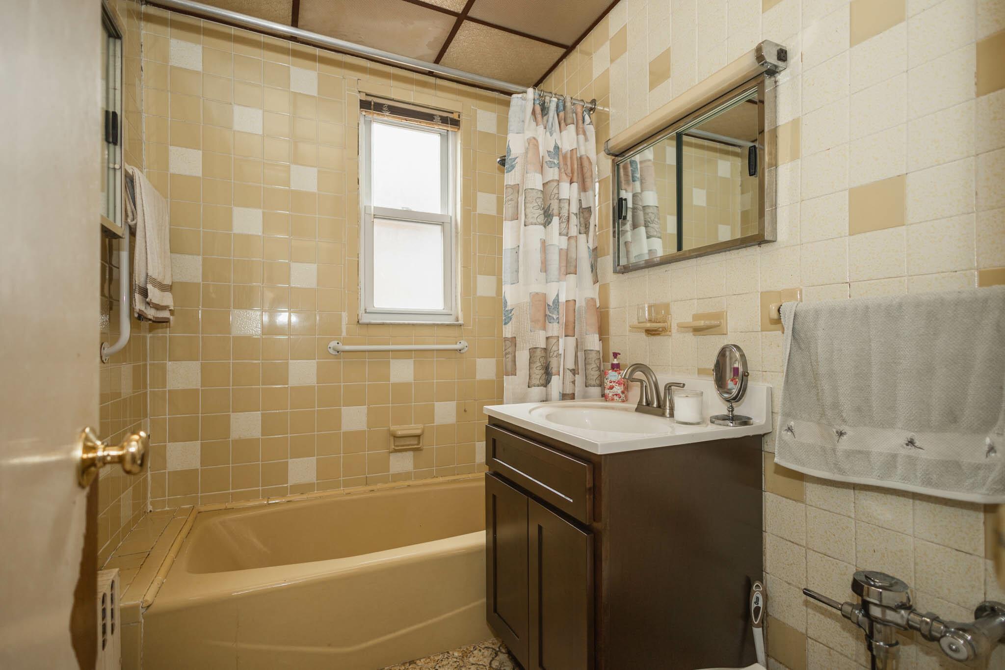 40-29 201 Street A, B, C Property Photo 32