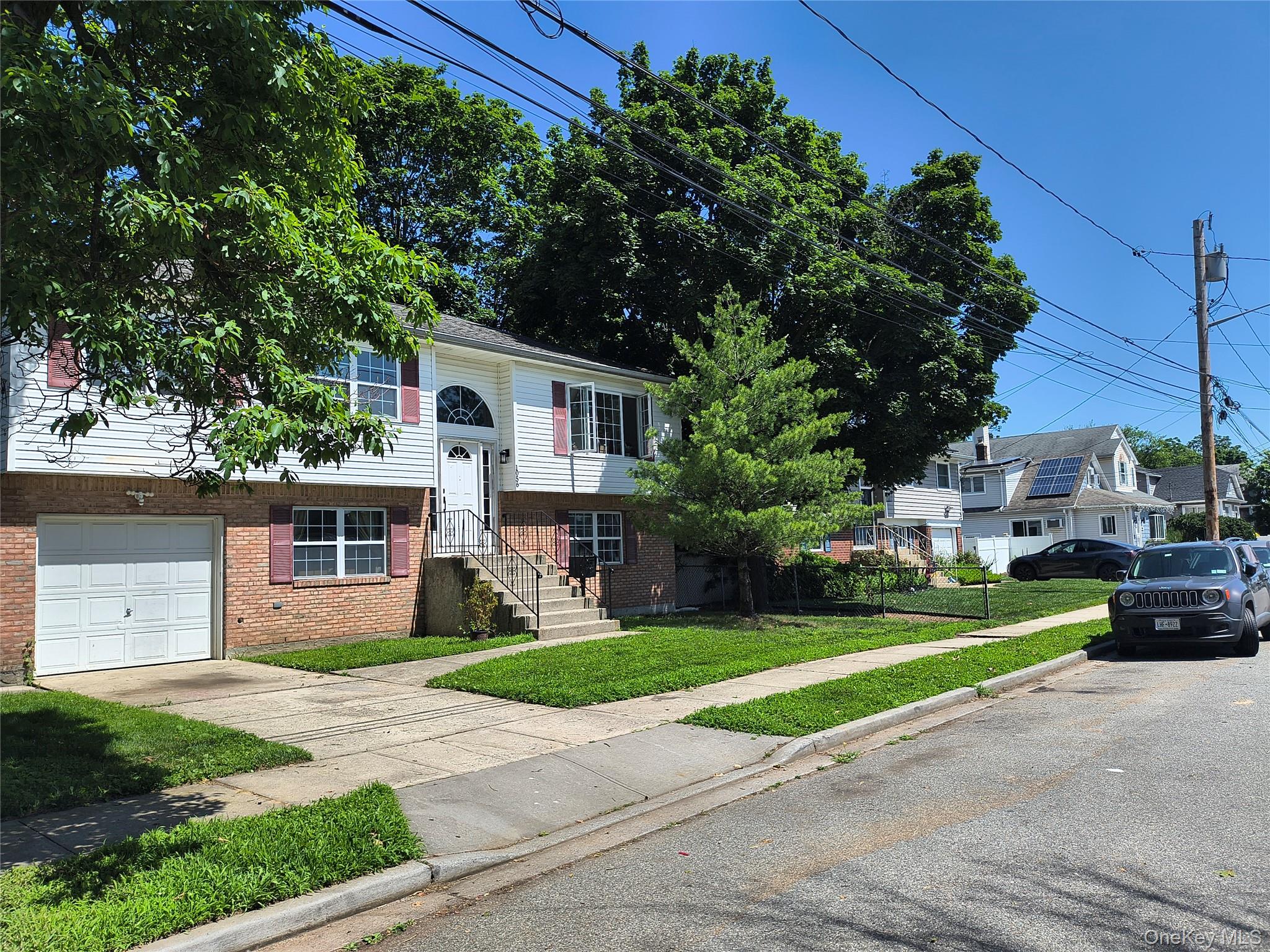 1056 E Arthur Street Property Photo 2