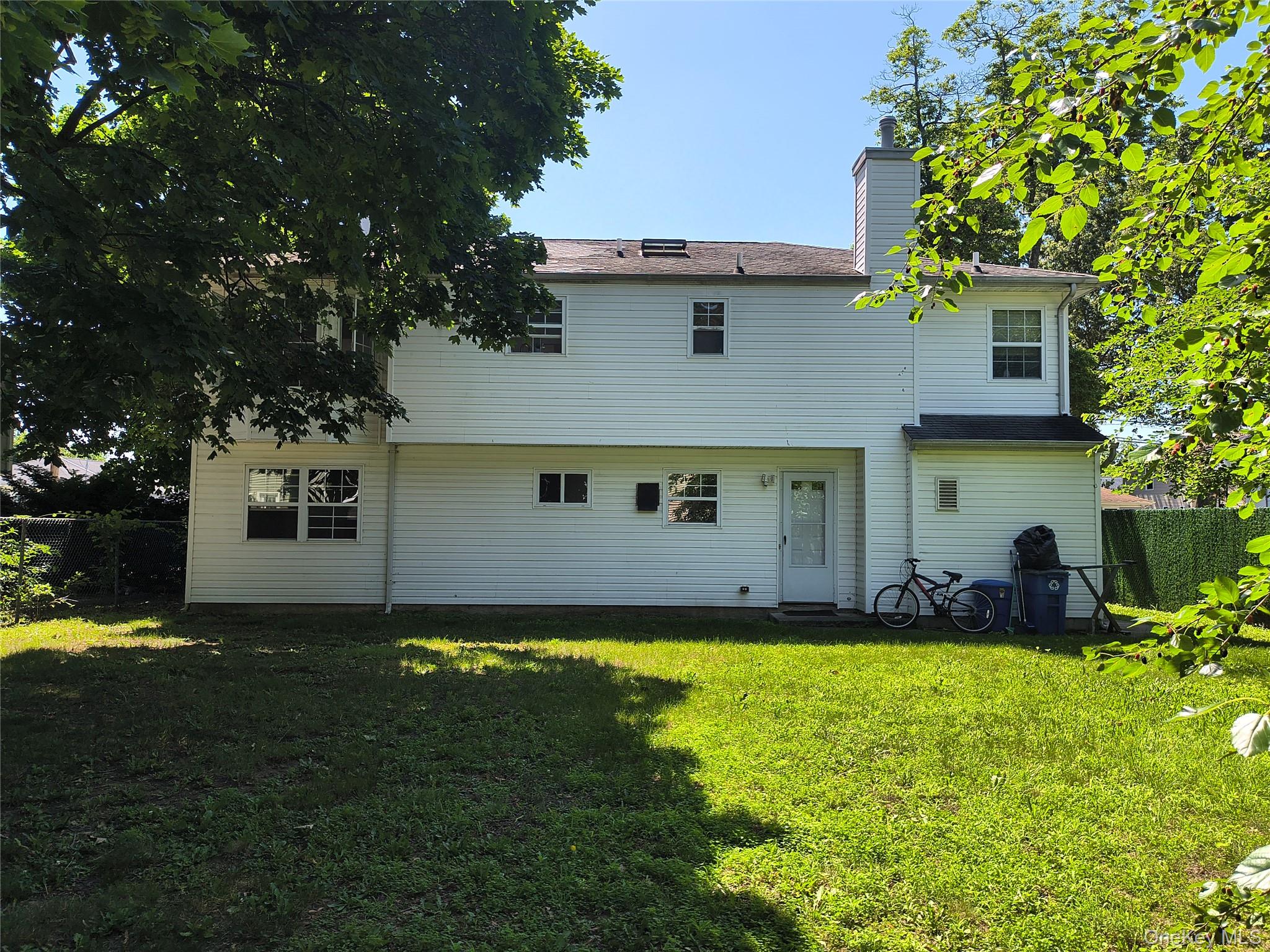1056 E Arthur Street Property Photo 3