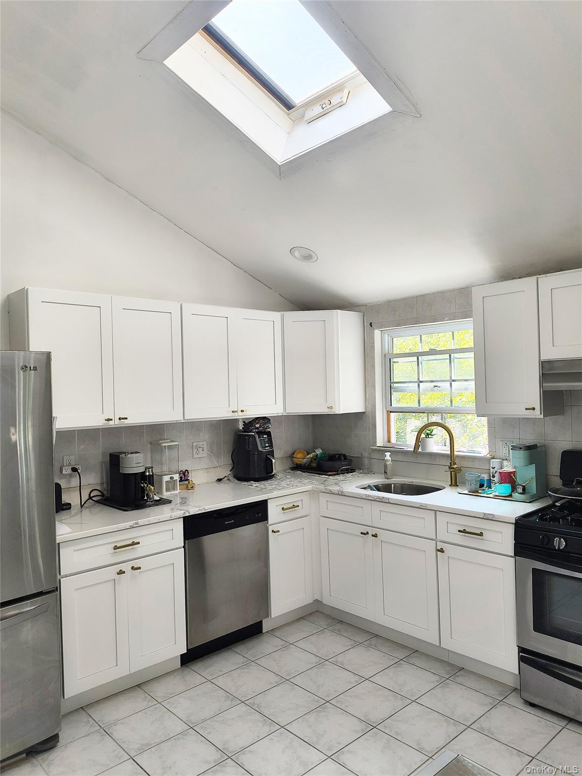 1056 E Arthur Street Property Photo 8