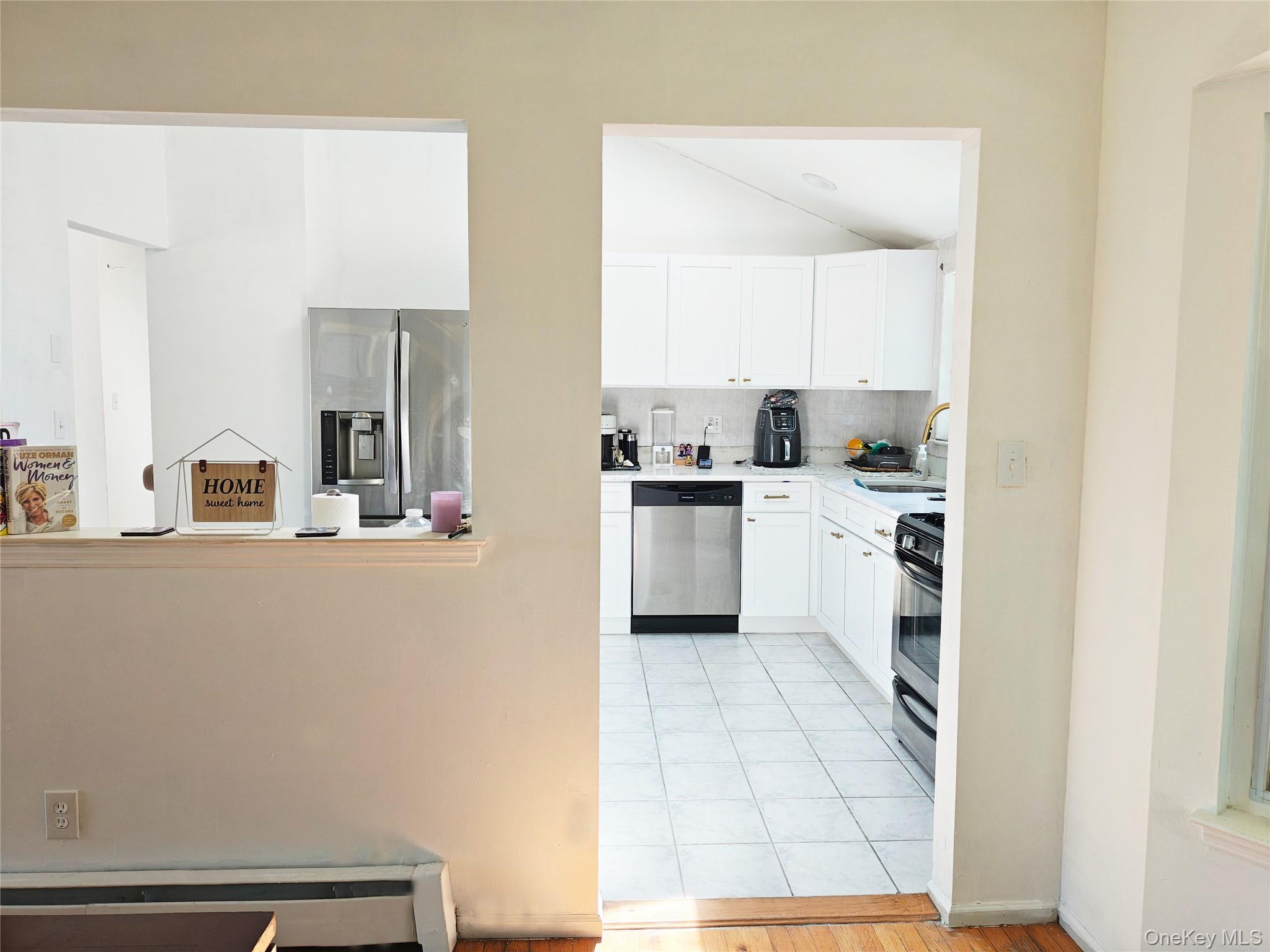 1056 E Arthur Street Property Photo 9