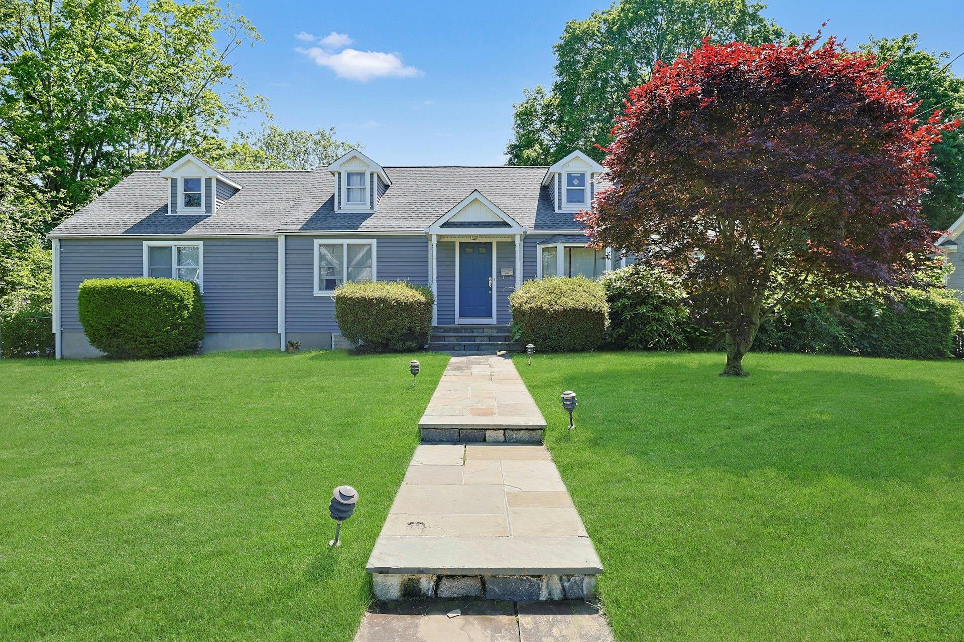 328 Willis Avenue Property Photo 1