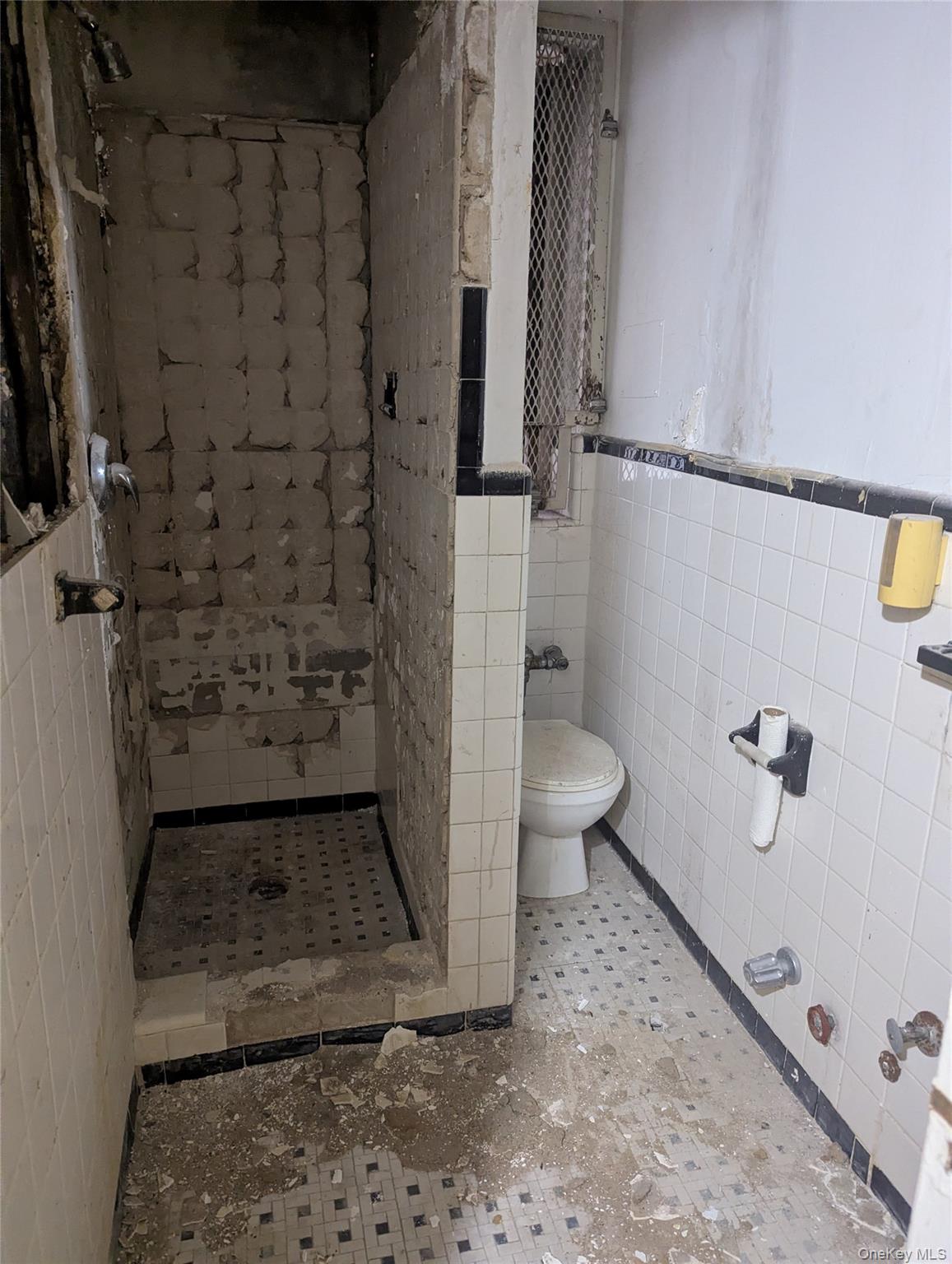 910 Sheridan Avenue E Property Photo 6