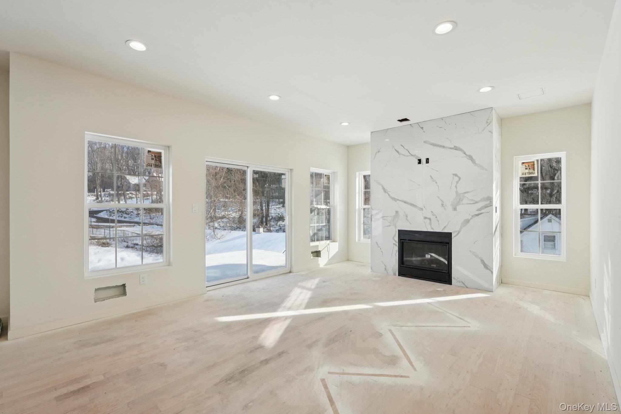 14 Vargas (aka 70 Jessup Ln) Circle Property Photo 4
