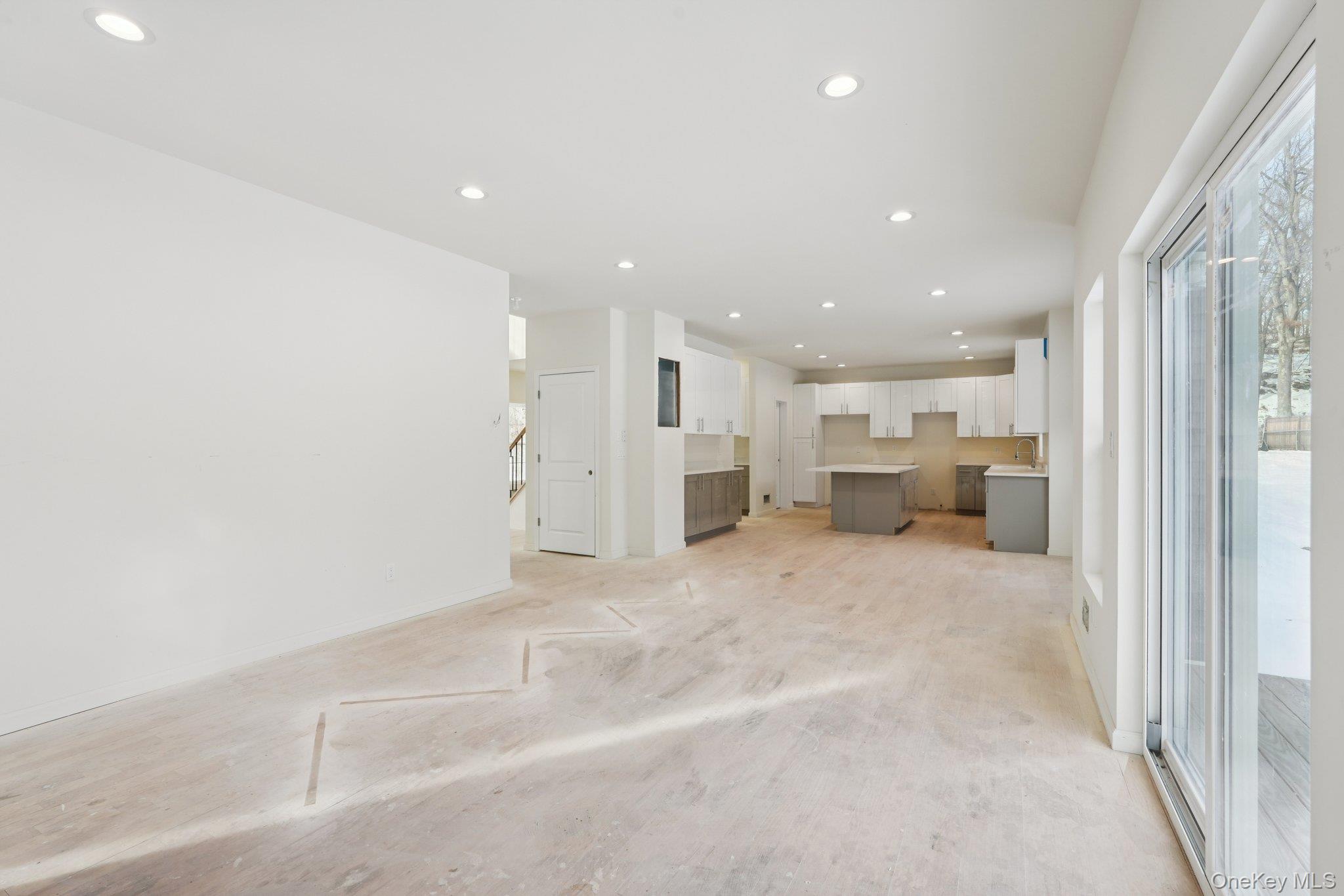 14 Vargas (aka 70 Jessup Ln) Circle Property Photo 6
