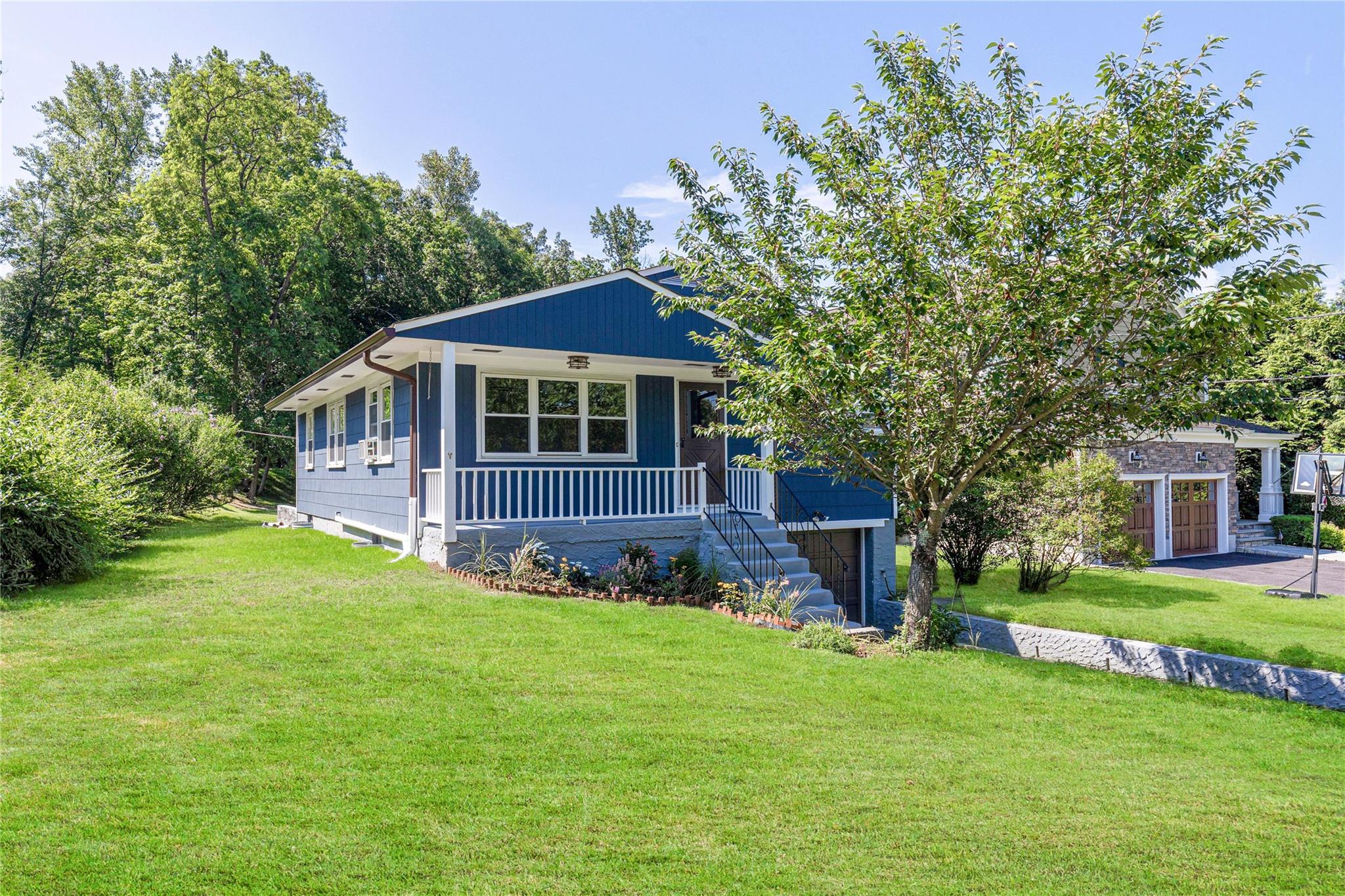 125 Whittier Drive Property Photo 1