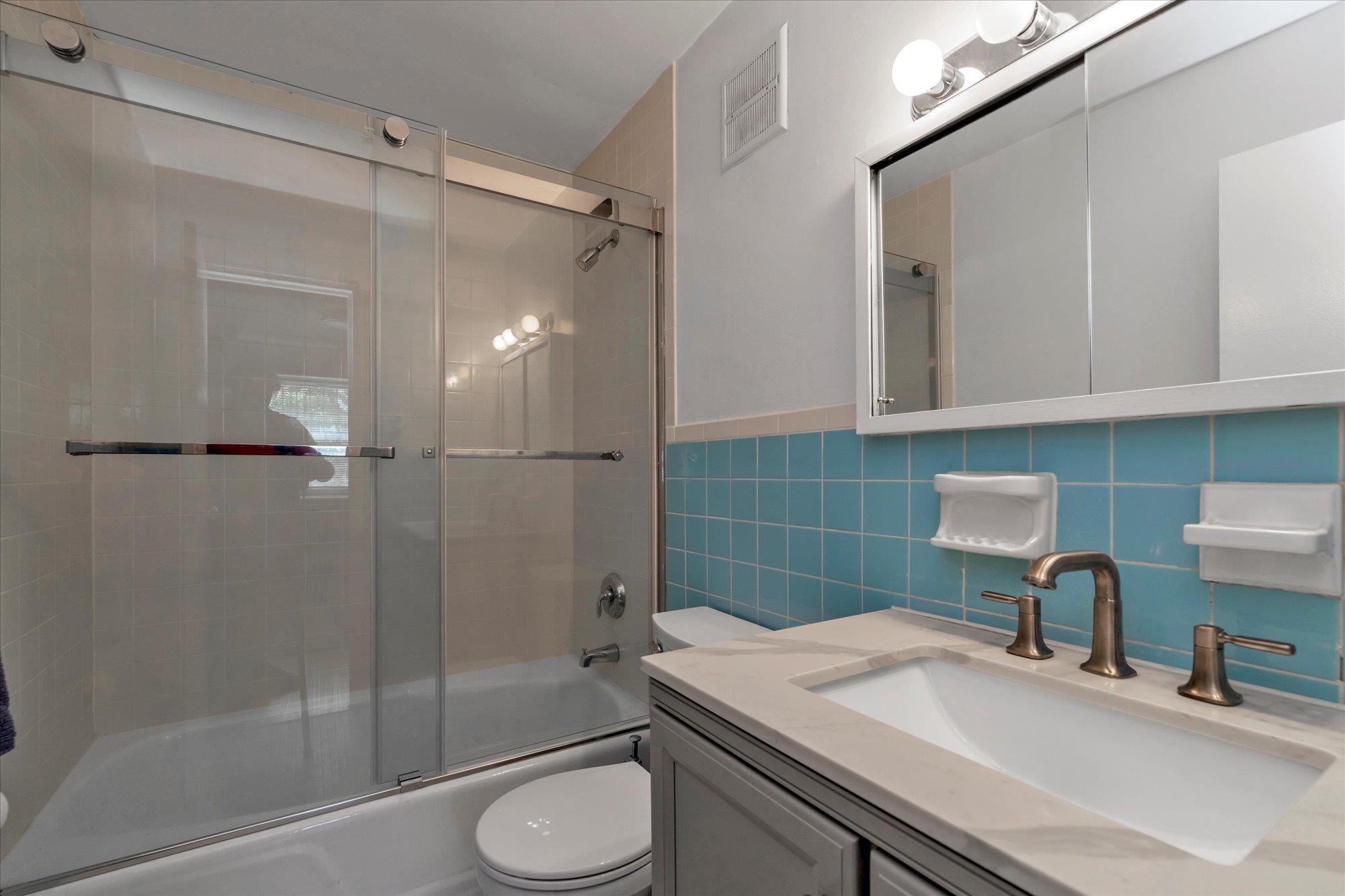 69-28 43rd Avenue Property Photo 8