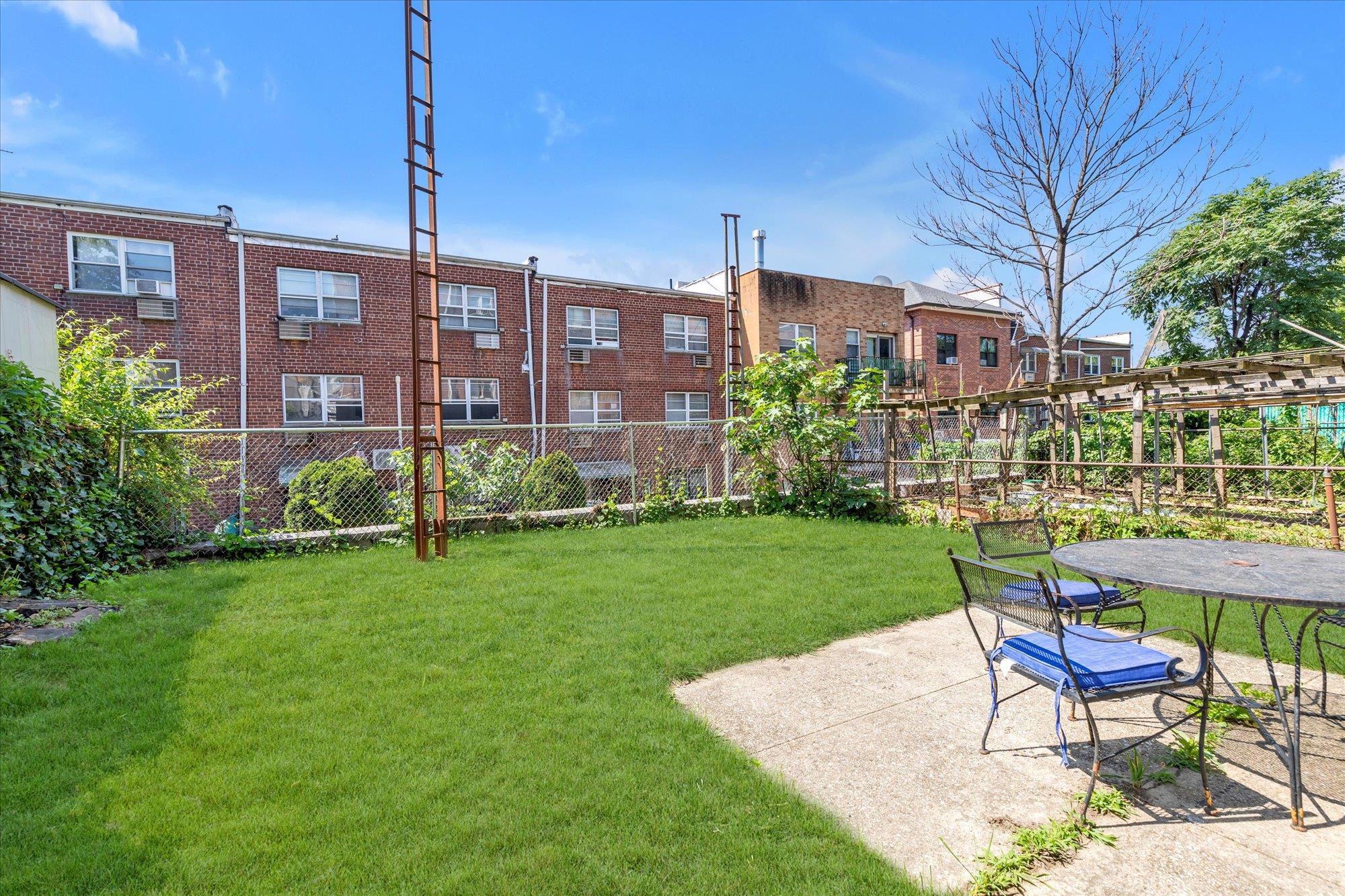 69-28 43rd Avenue Property Photo 29