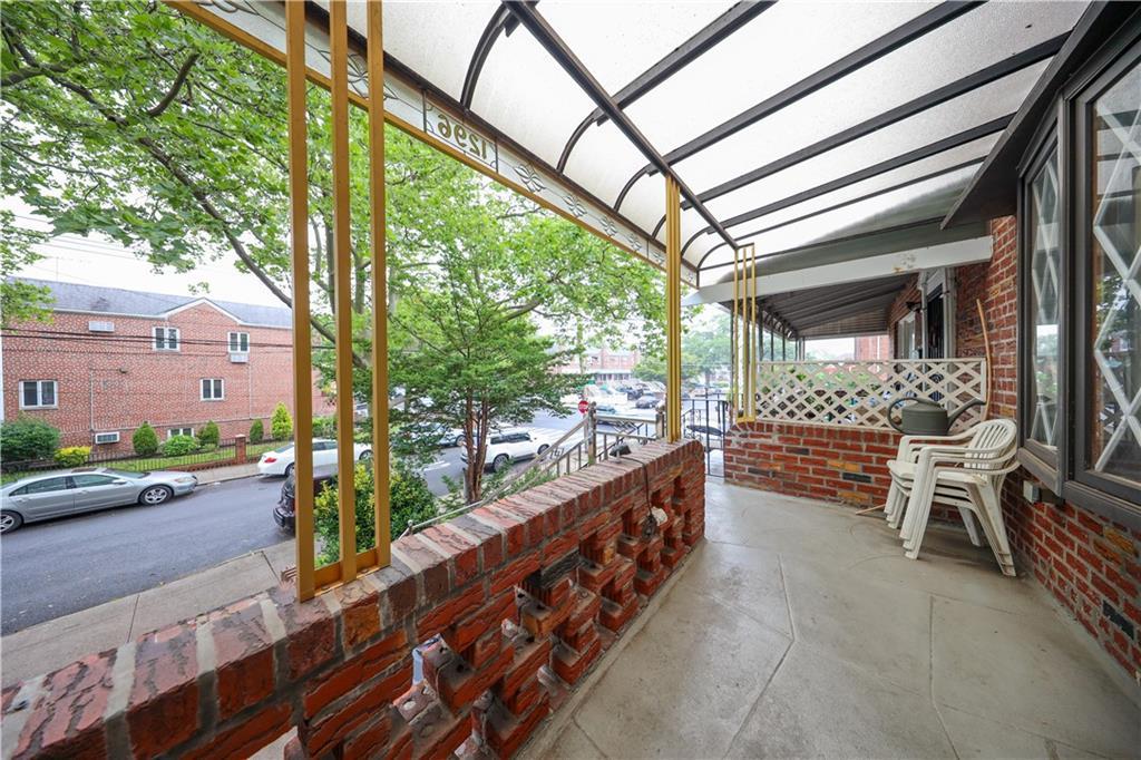 1296 E 54th Street Property Photo 3