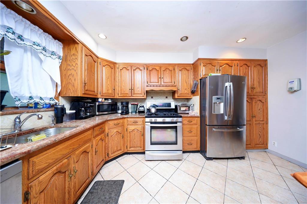 1296 E 54th Street Property Photo 4