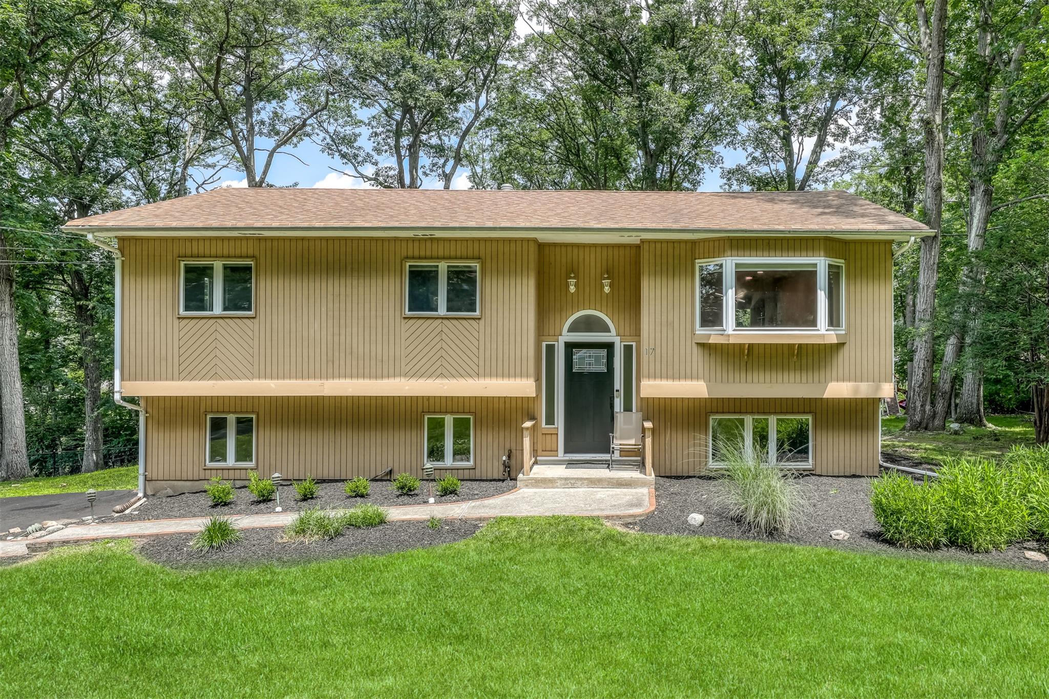 17 Onderdonk Road Property Photo 1