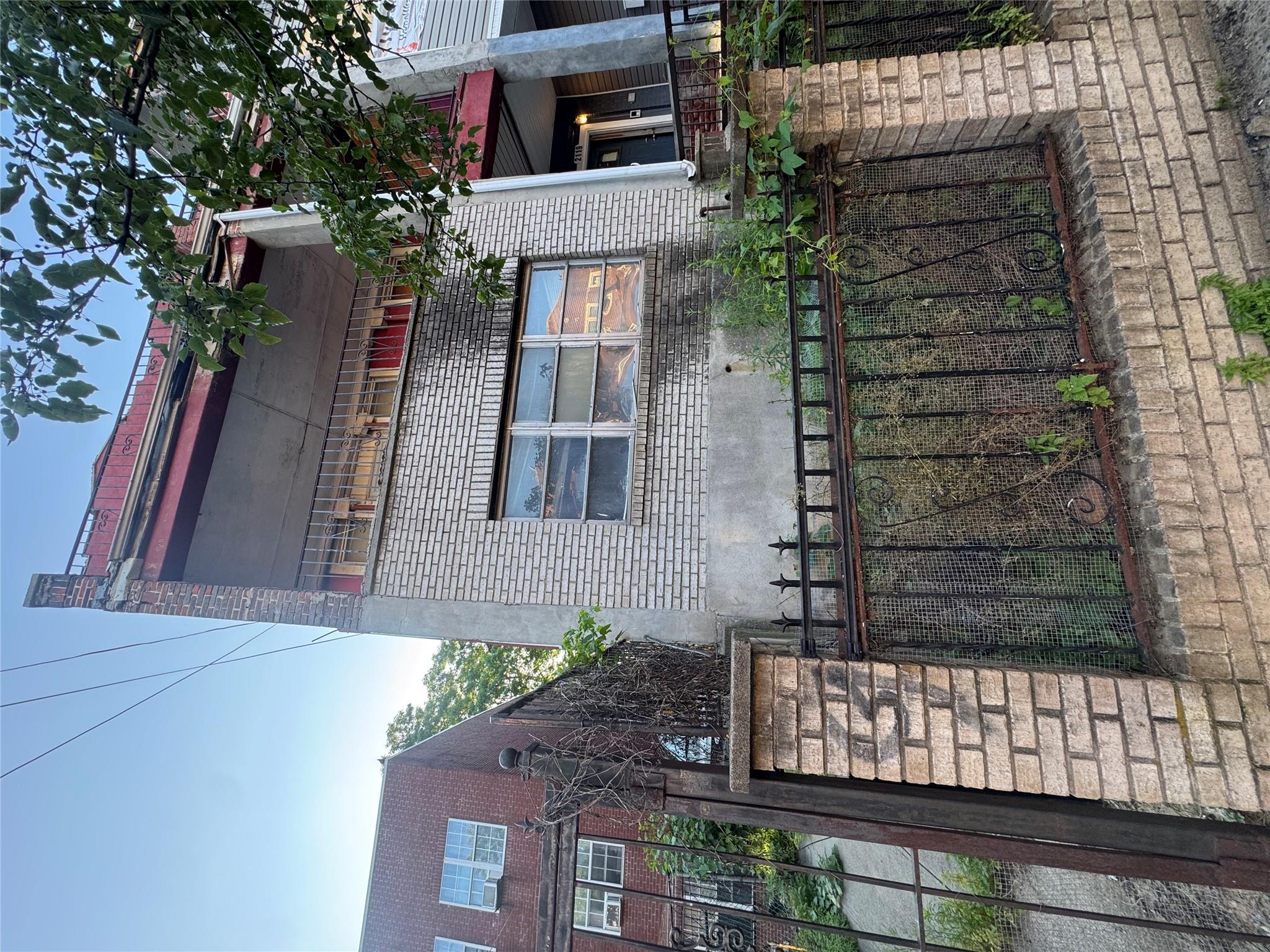 2117 Grand Avenue Property Photo 1