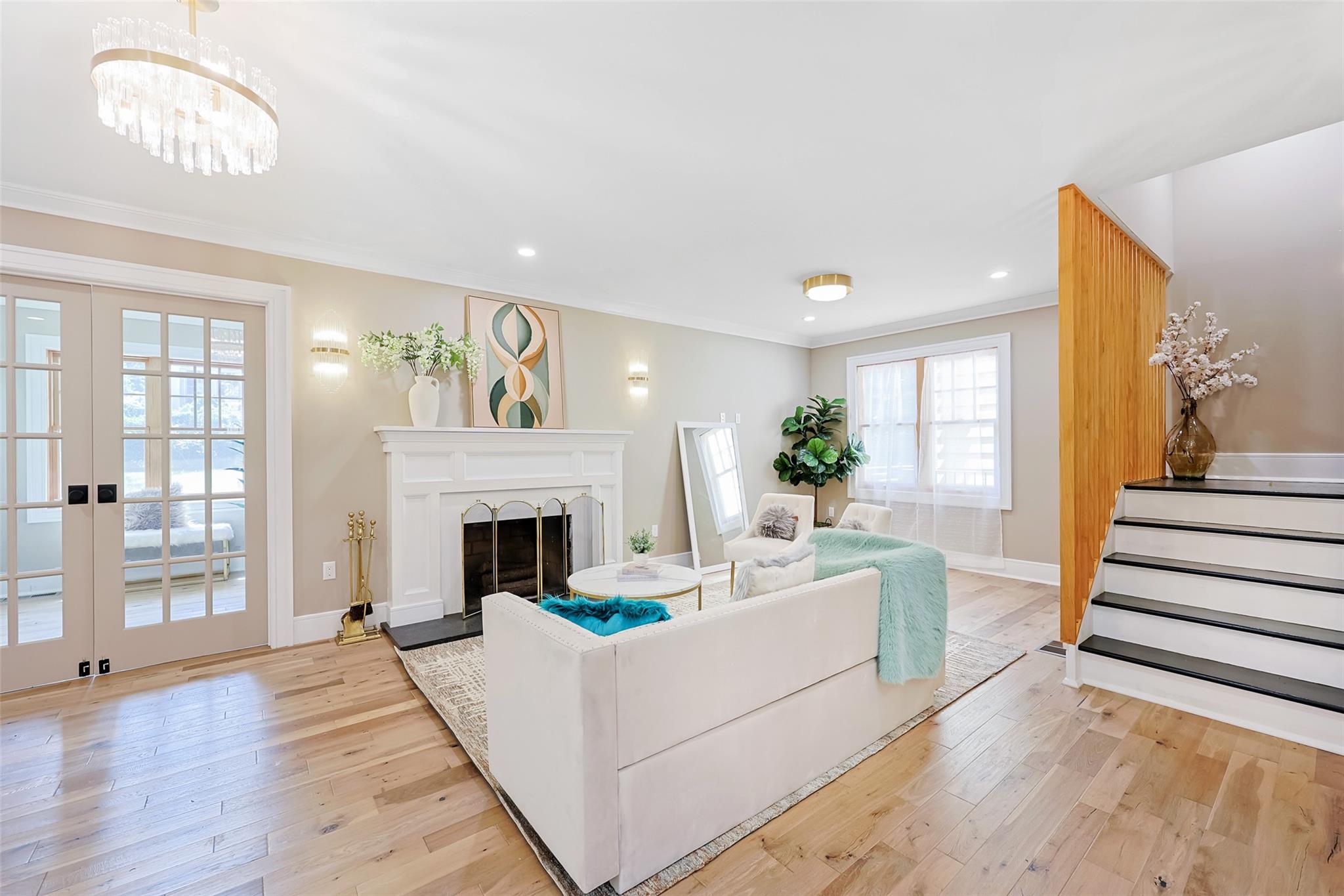 351 Hollywood Avenue Property Photo 10