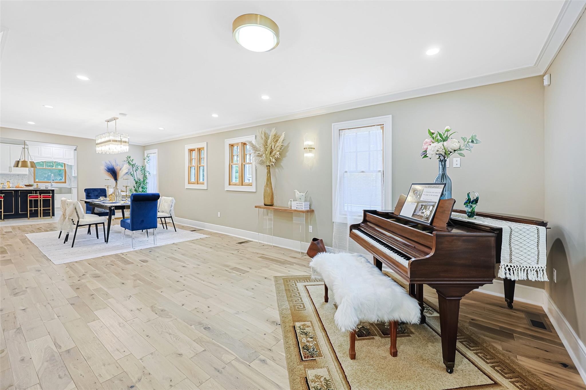 351 Hollywood Avenue Property Photo 11