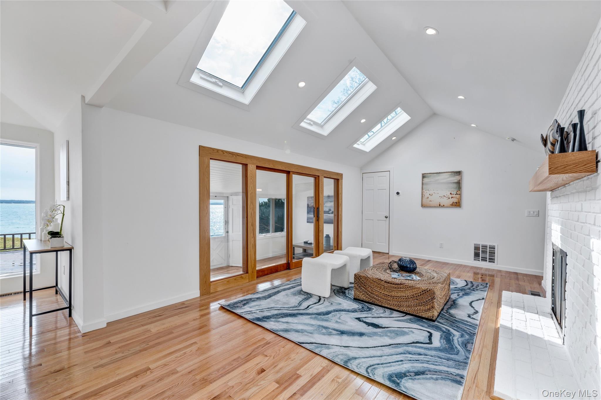 105 Lockitt Drive Property Photo 6