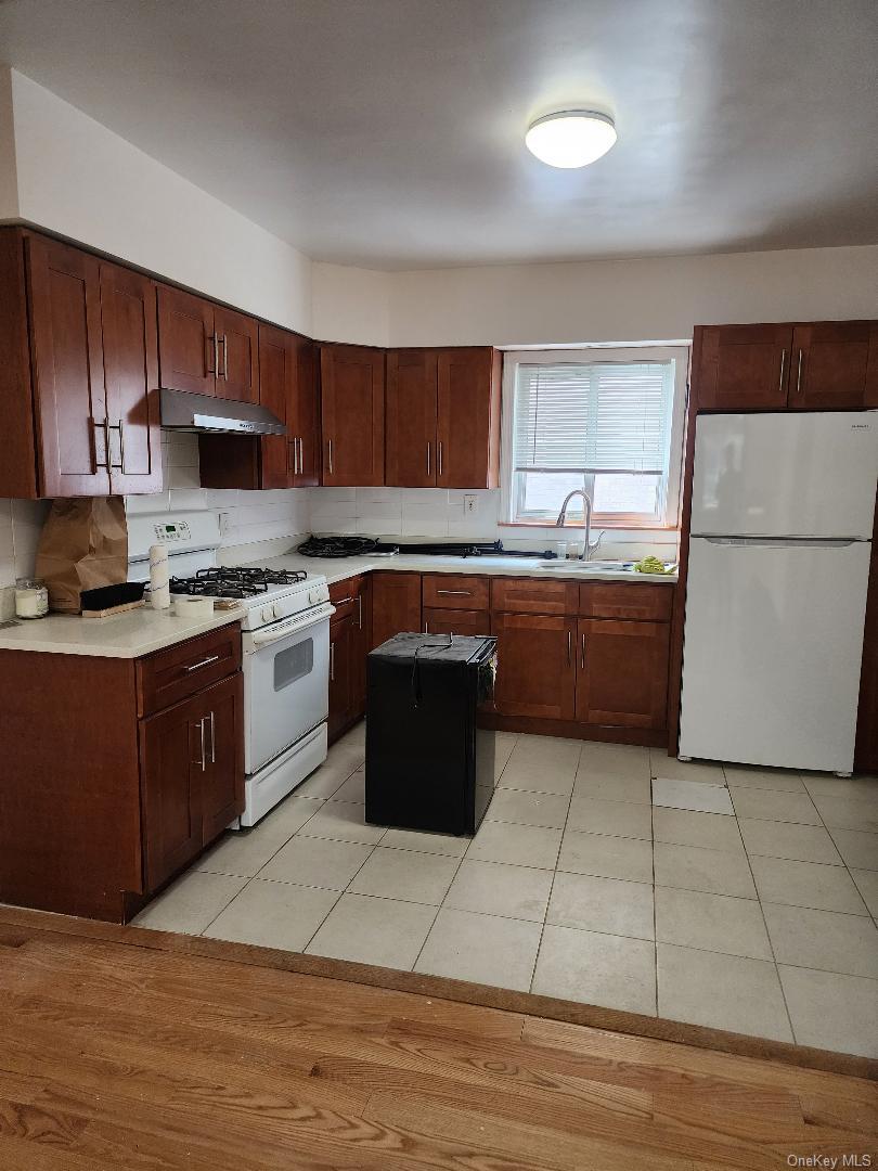 211-52 46 Rd Property Photo 6