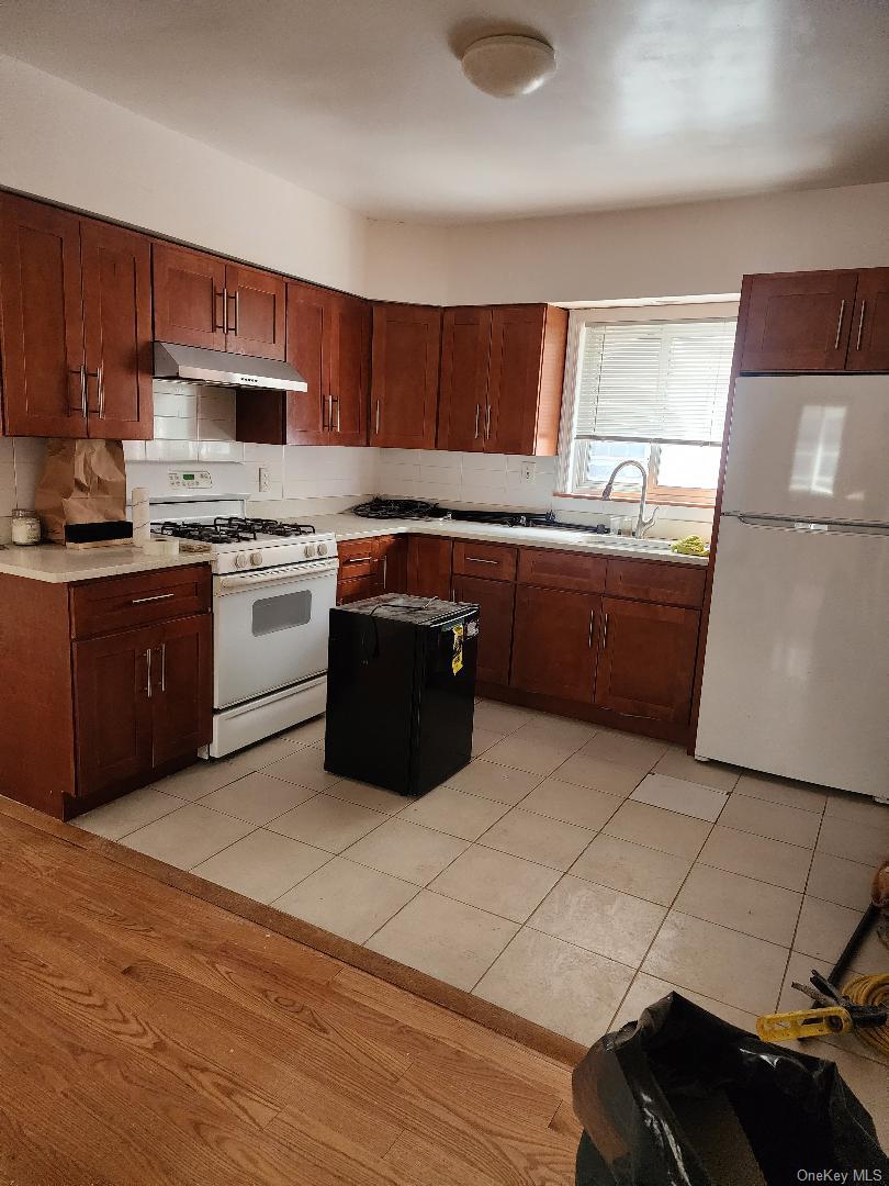 211-52 46 Rd Property Photo 8