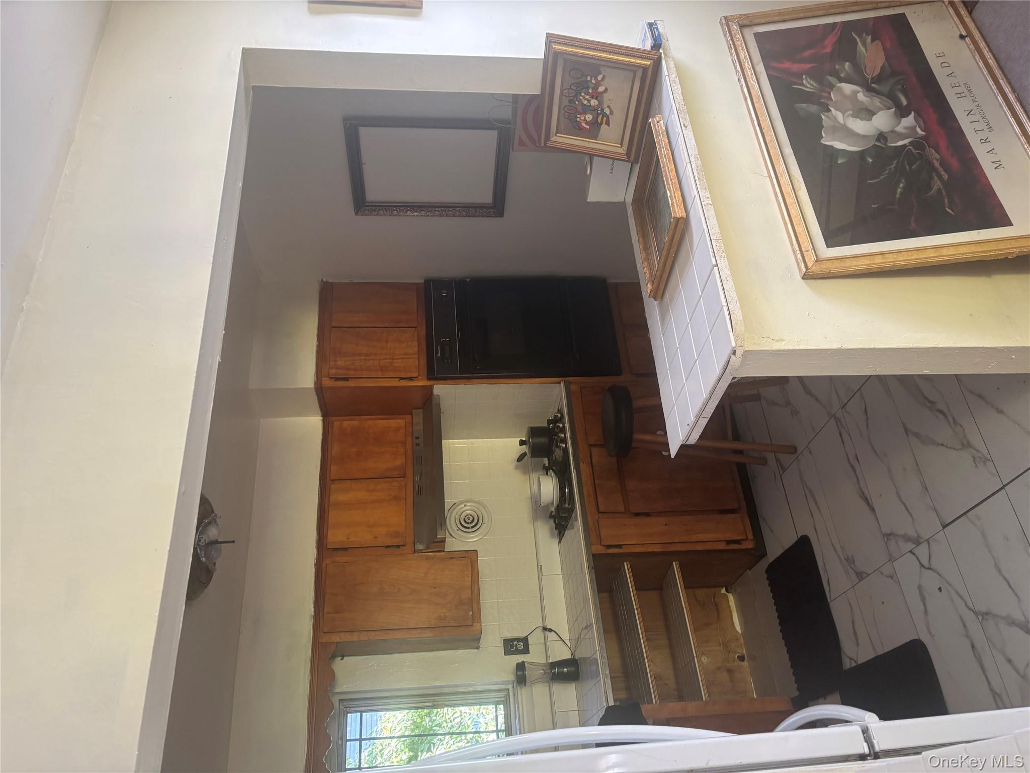 401 E 4th Street Property Photo 6