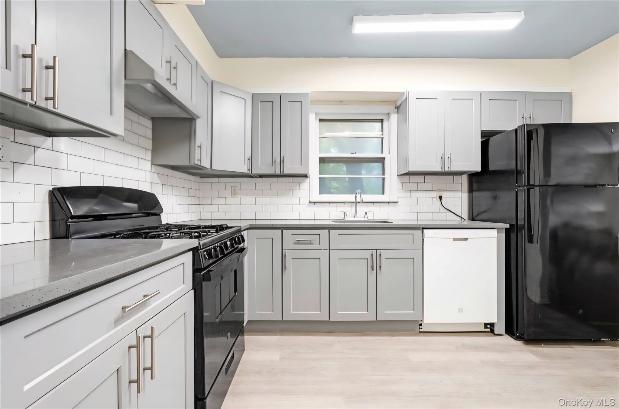 880867 Property Photo 1