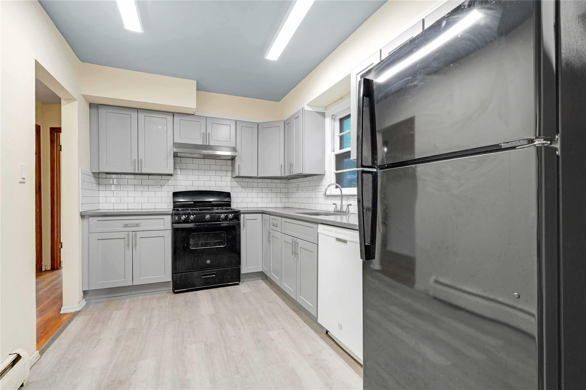 880867 Property Photo 3