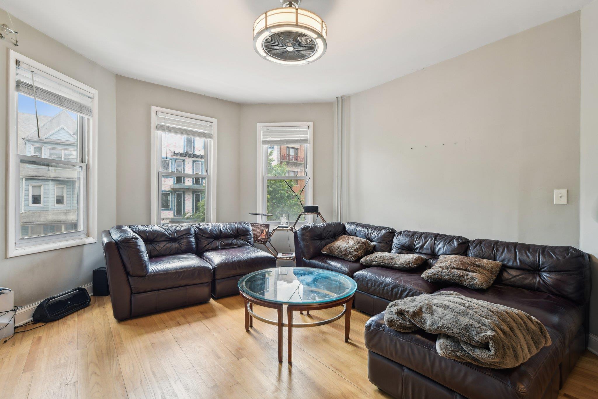 455 E 26th Street Property Photo 4