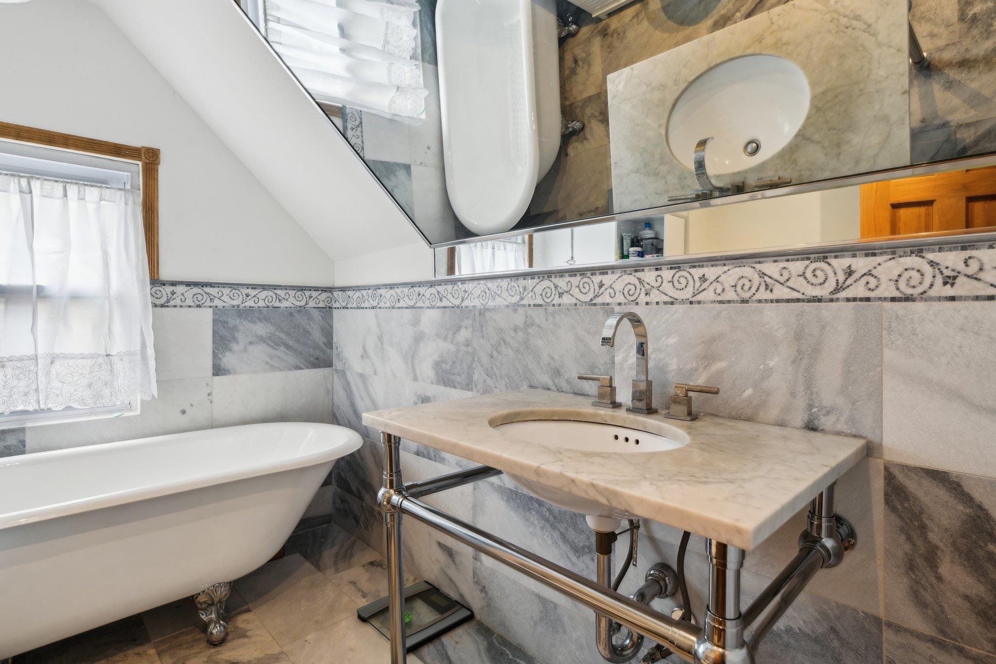 455 E 26th Street Property Photo 16