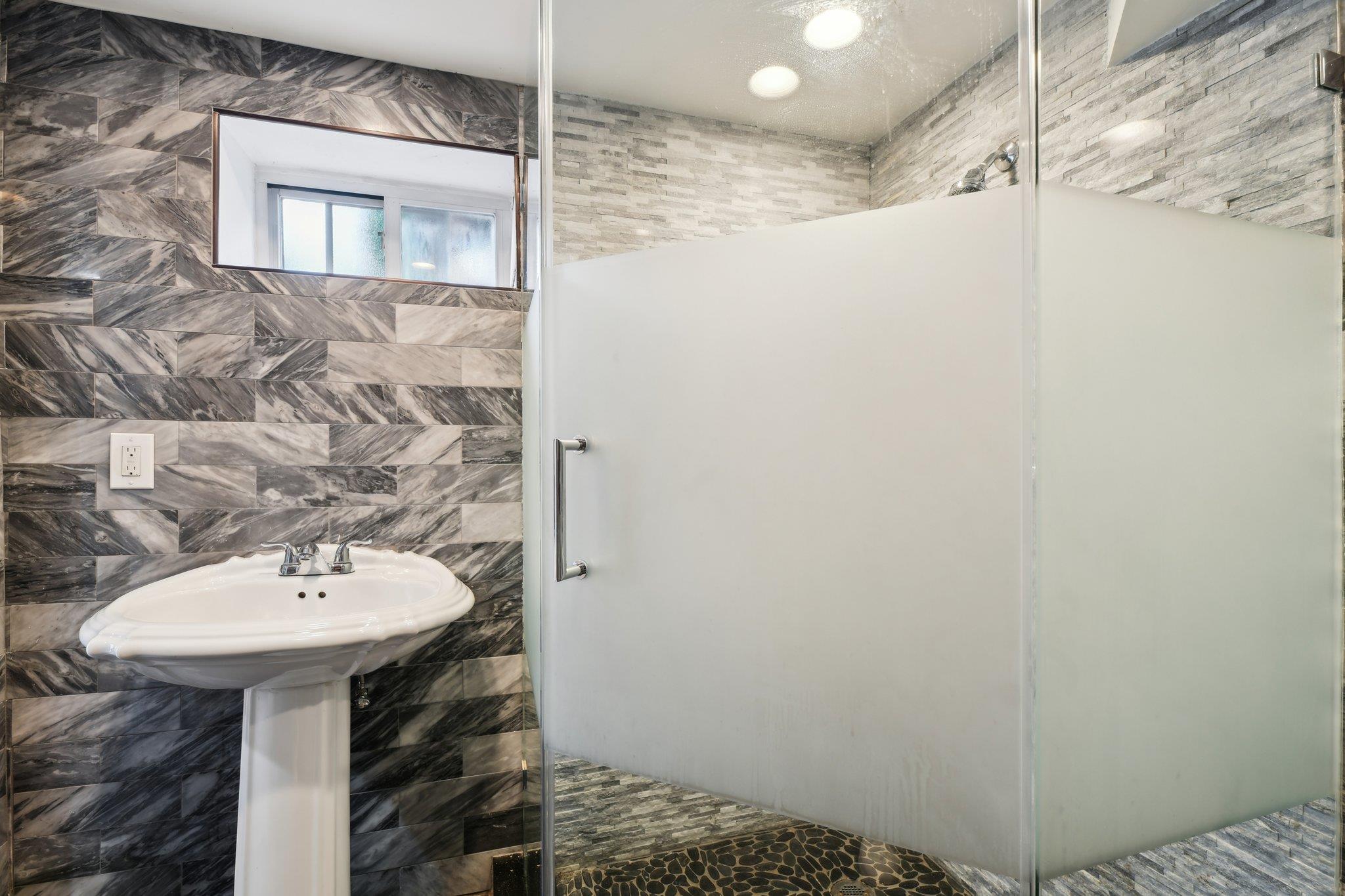 455 E 26th Street Property Photo 20