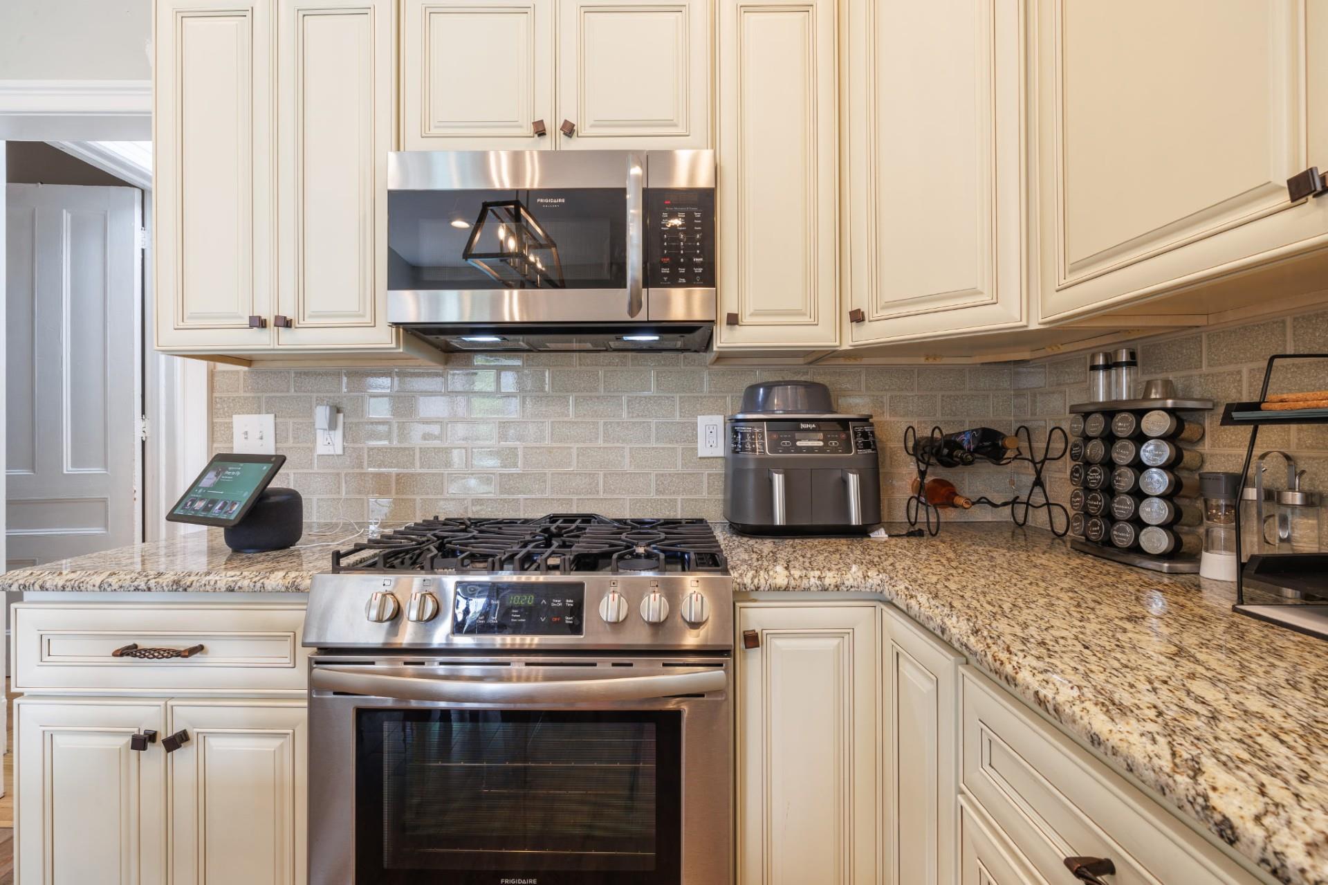 455 E 26th Street Property Photo 22