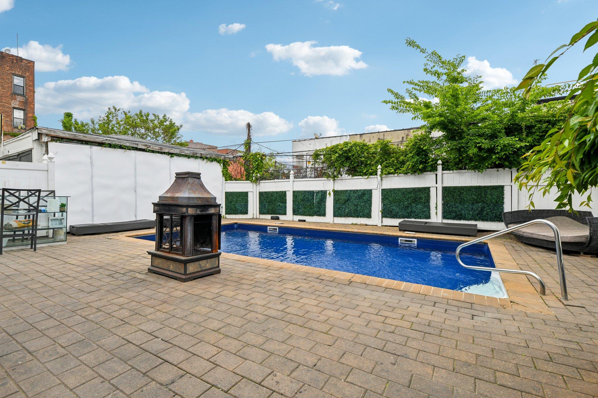 455 E 26th Street Property Photo 30