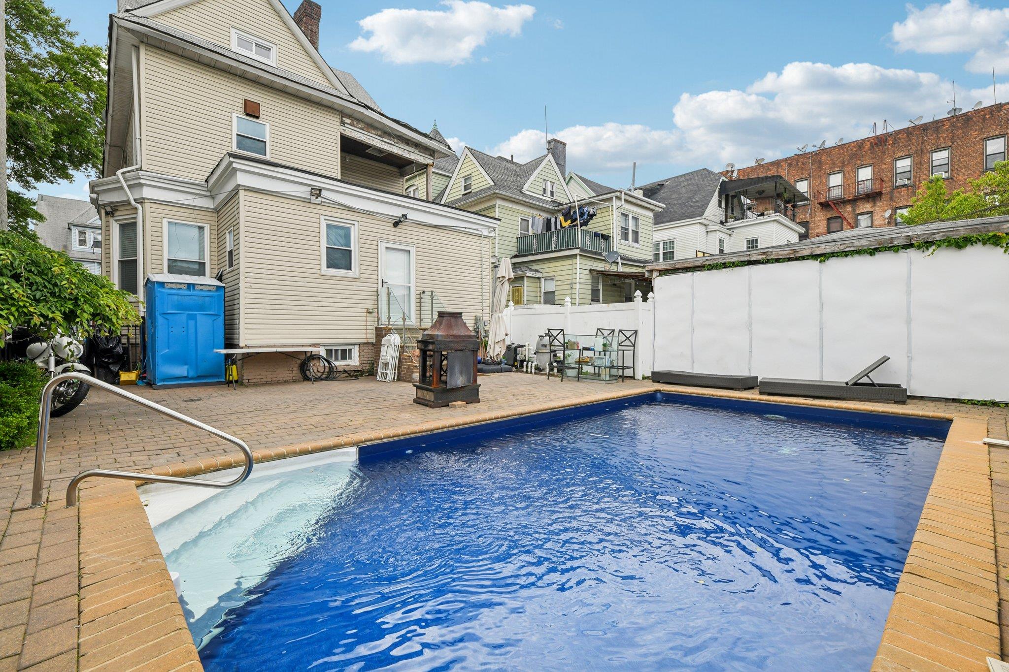 455 E 26th Street Property Photo 31