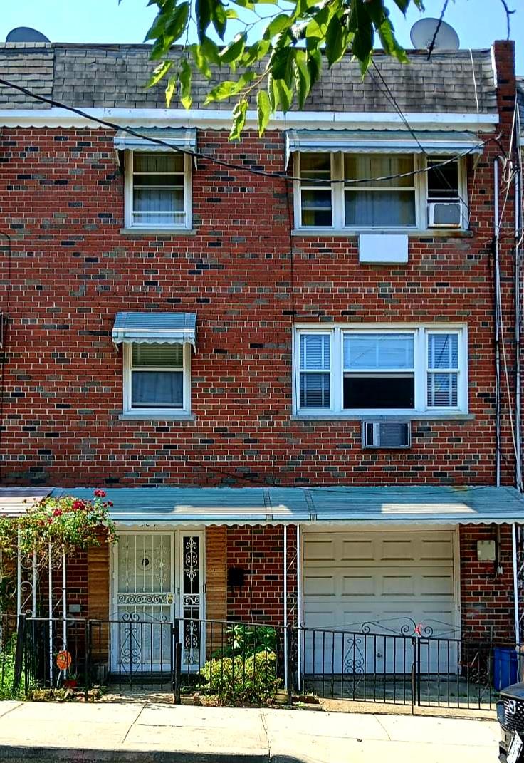 804 E 221st Street Property Photo 1