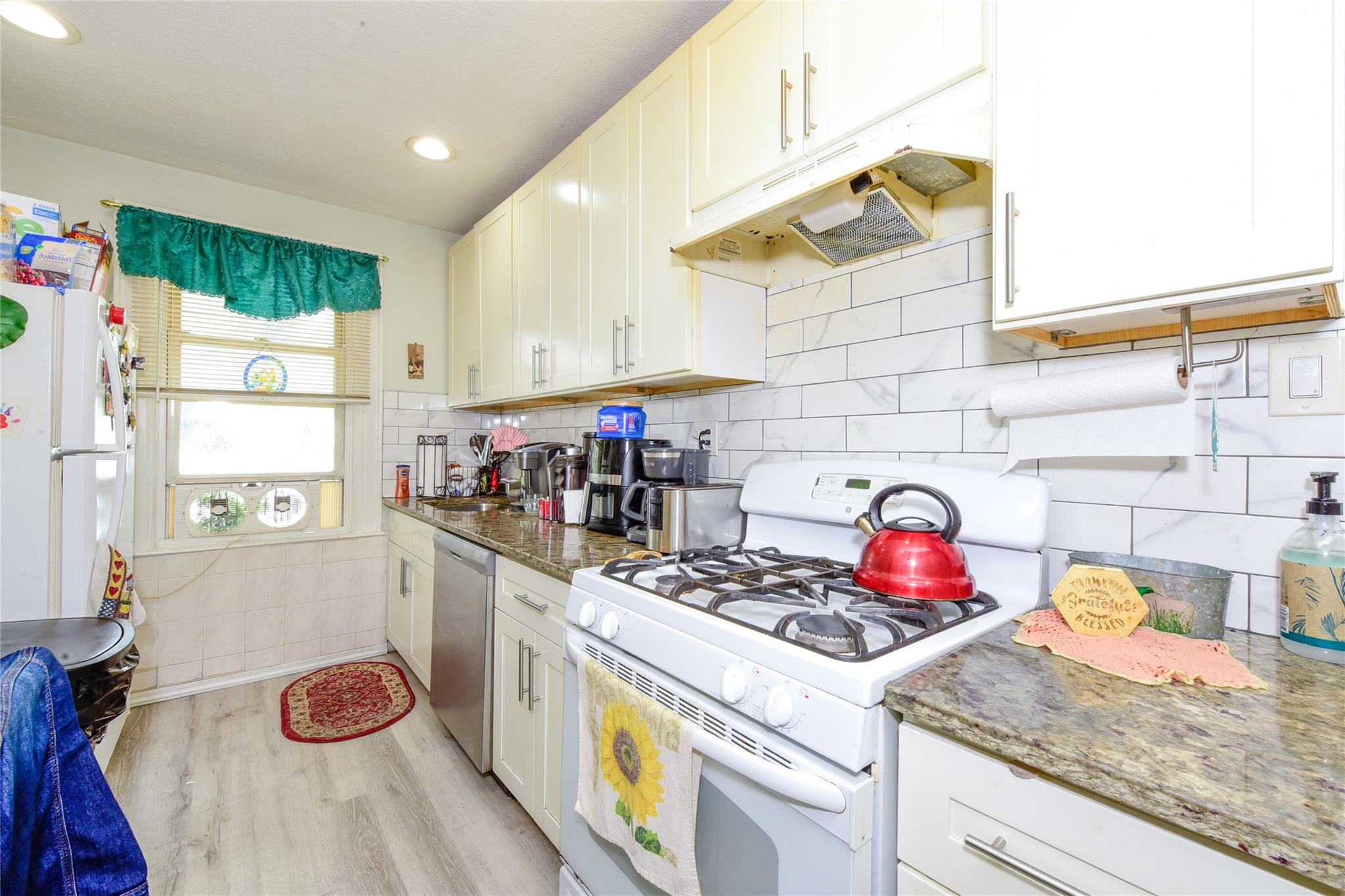 11418 103rd Avenue Property Photo 13