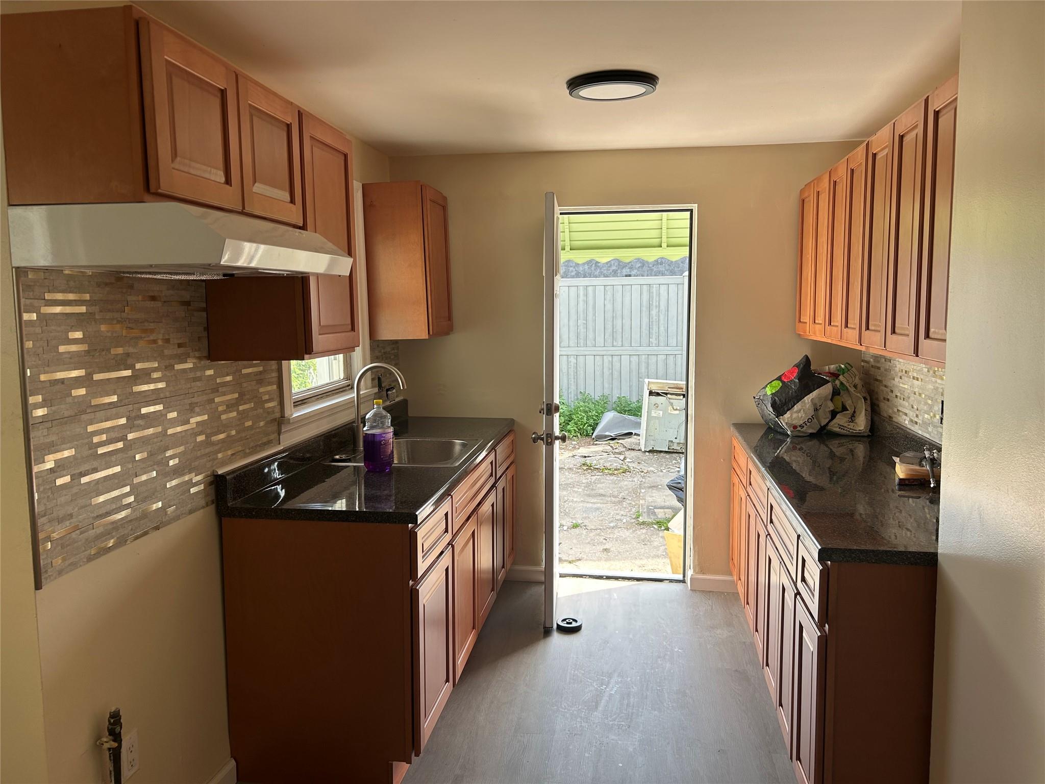 12126 Irwin Place Property Photo 5